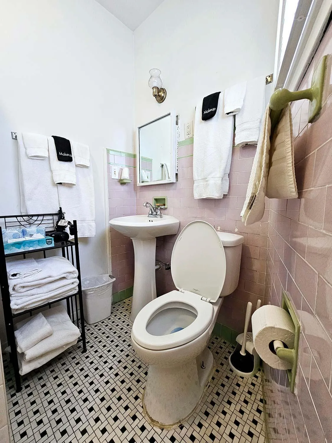 Toilet in Historic Hotel Nichols