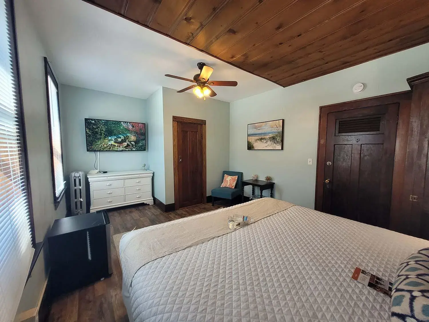 Deluxe King Room in Historic Hotel Nichols Deluxe King Room in Historic Hotel Nichols