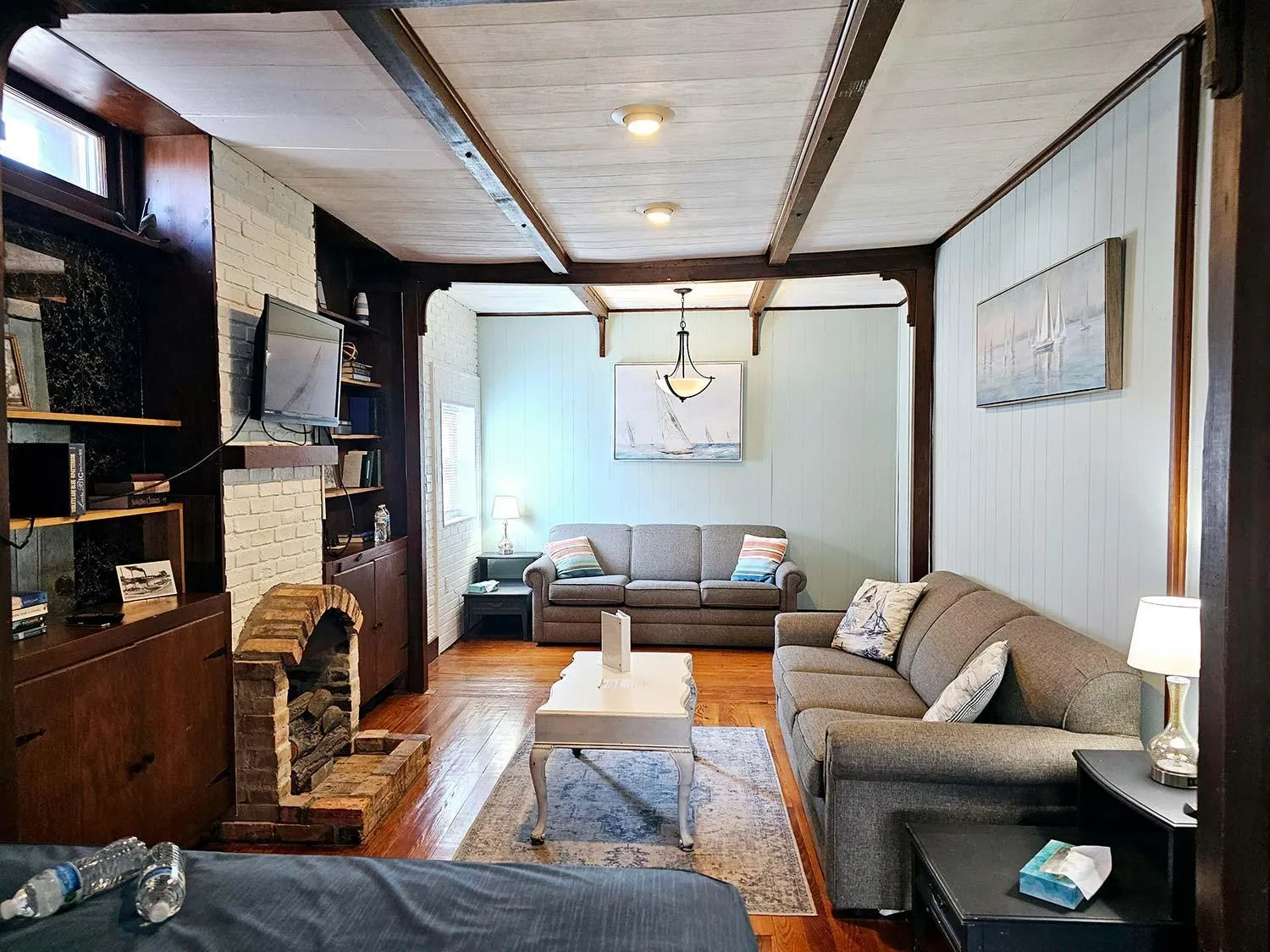 TV and multimedia in Historic Hotel Nichols