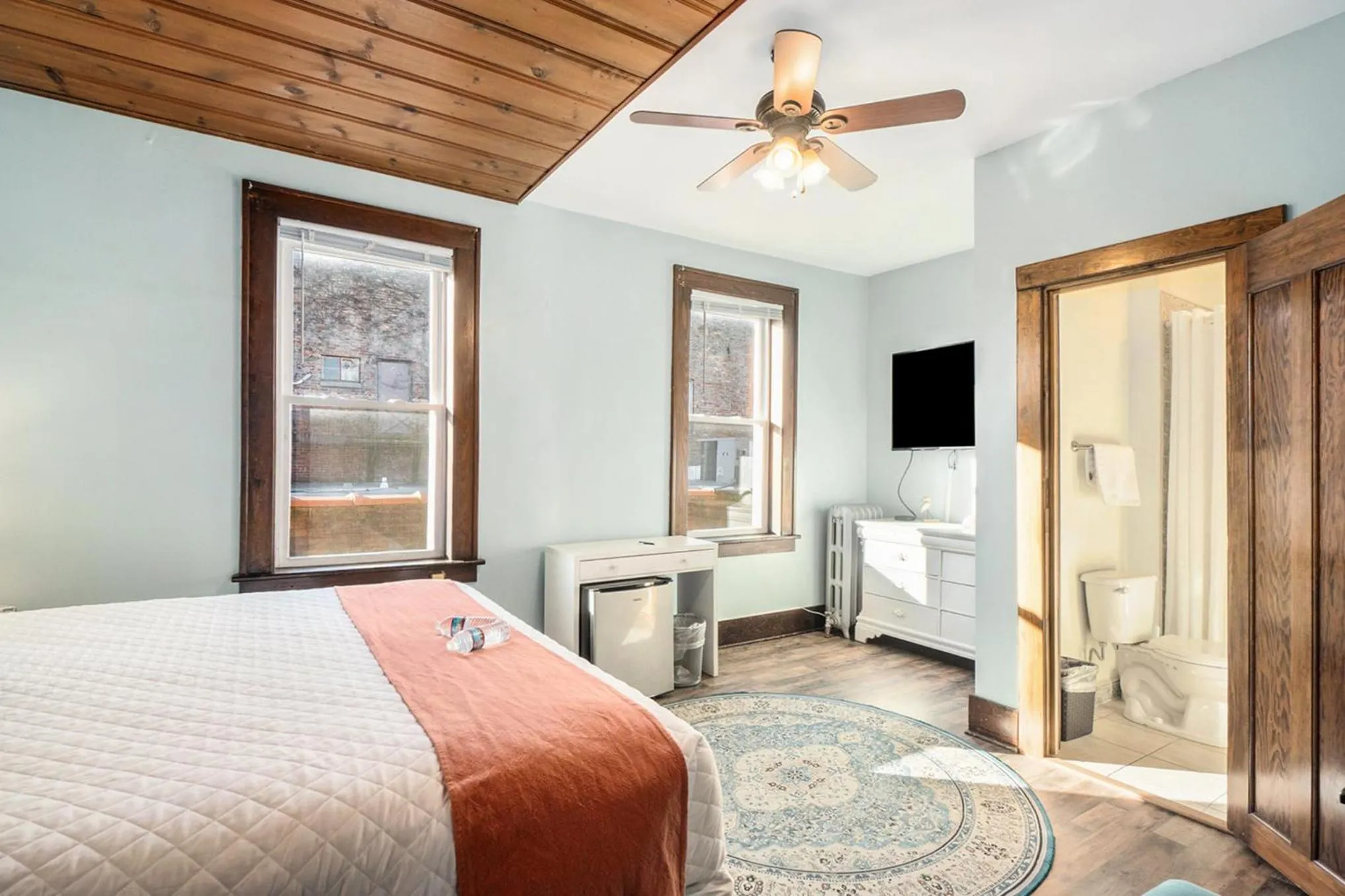 Bed in Historic Hotel Nichols