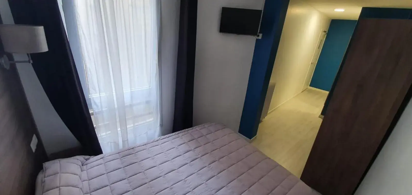 Bed in Hôtel des Pyrénées - Entre Bastille et Nation Bed in Hôtel des Pyrénées - Entre Bastille et Nation