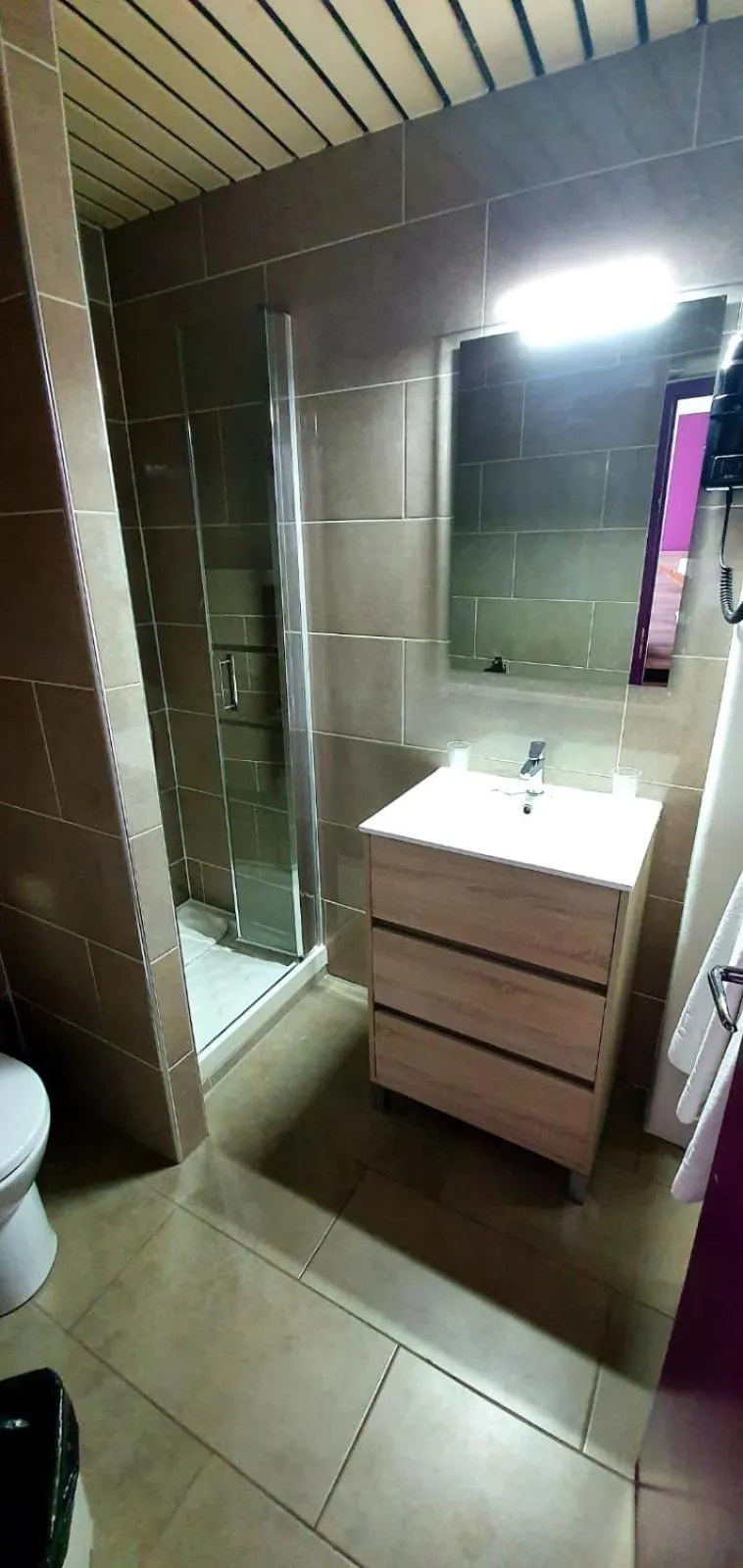 Hôtel des Pyrénées - Entre Bastille et Nation