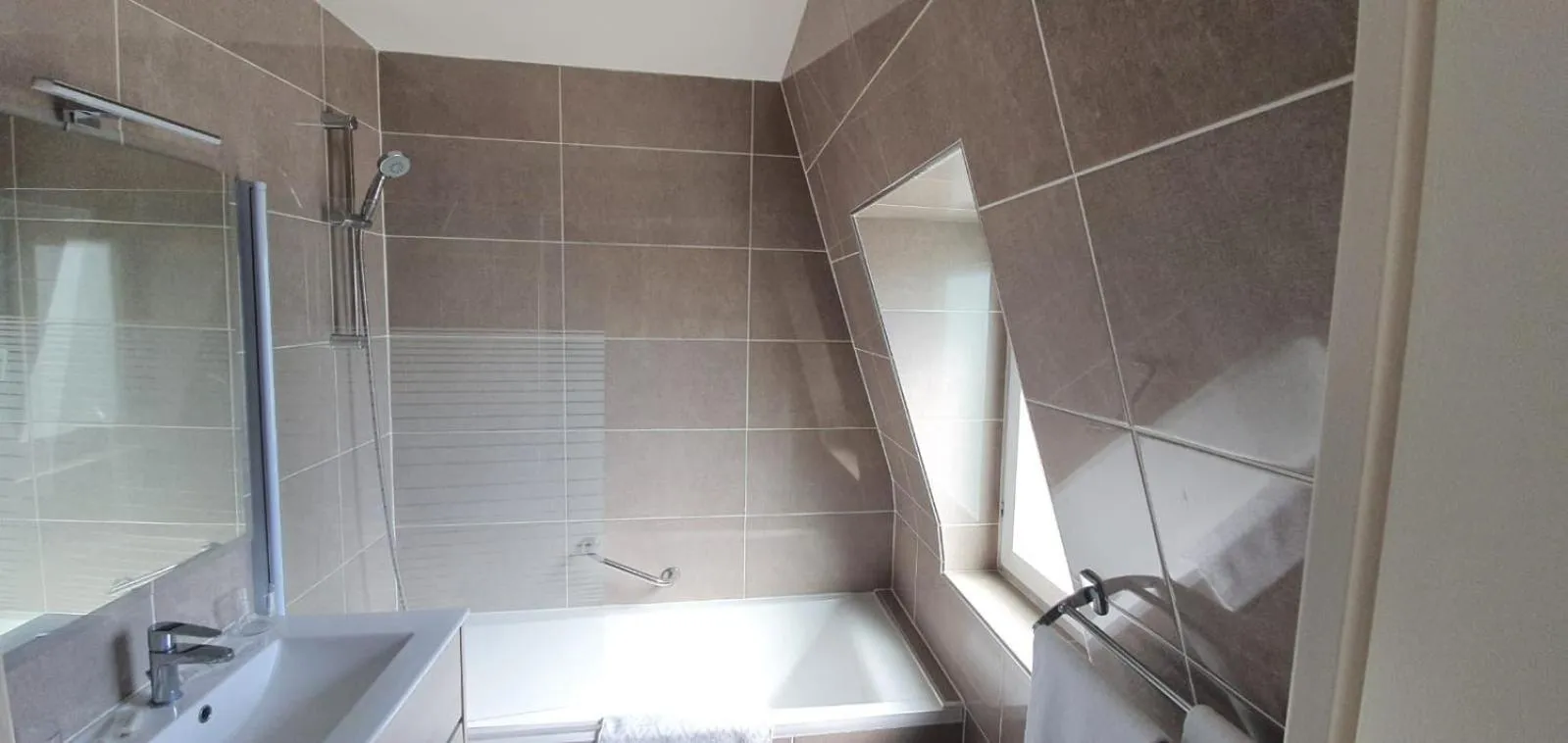 Hôtel des Pyrénées - Entre Bastille et Nation