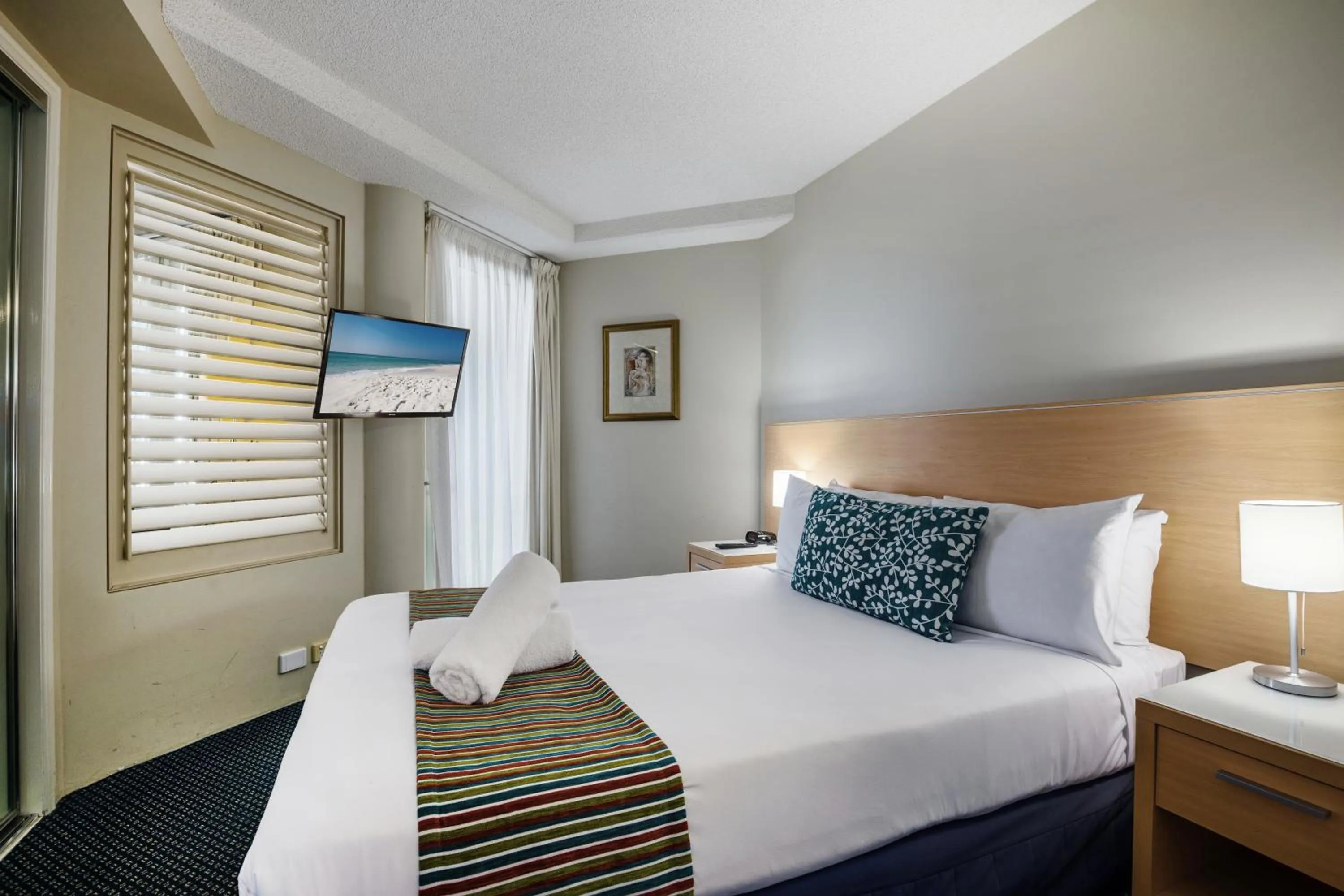 Bedroom, Bed in Landmark Resort