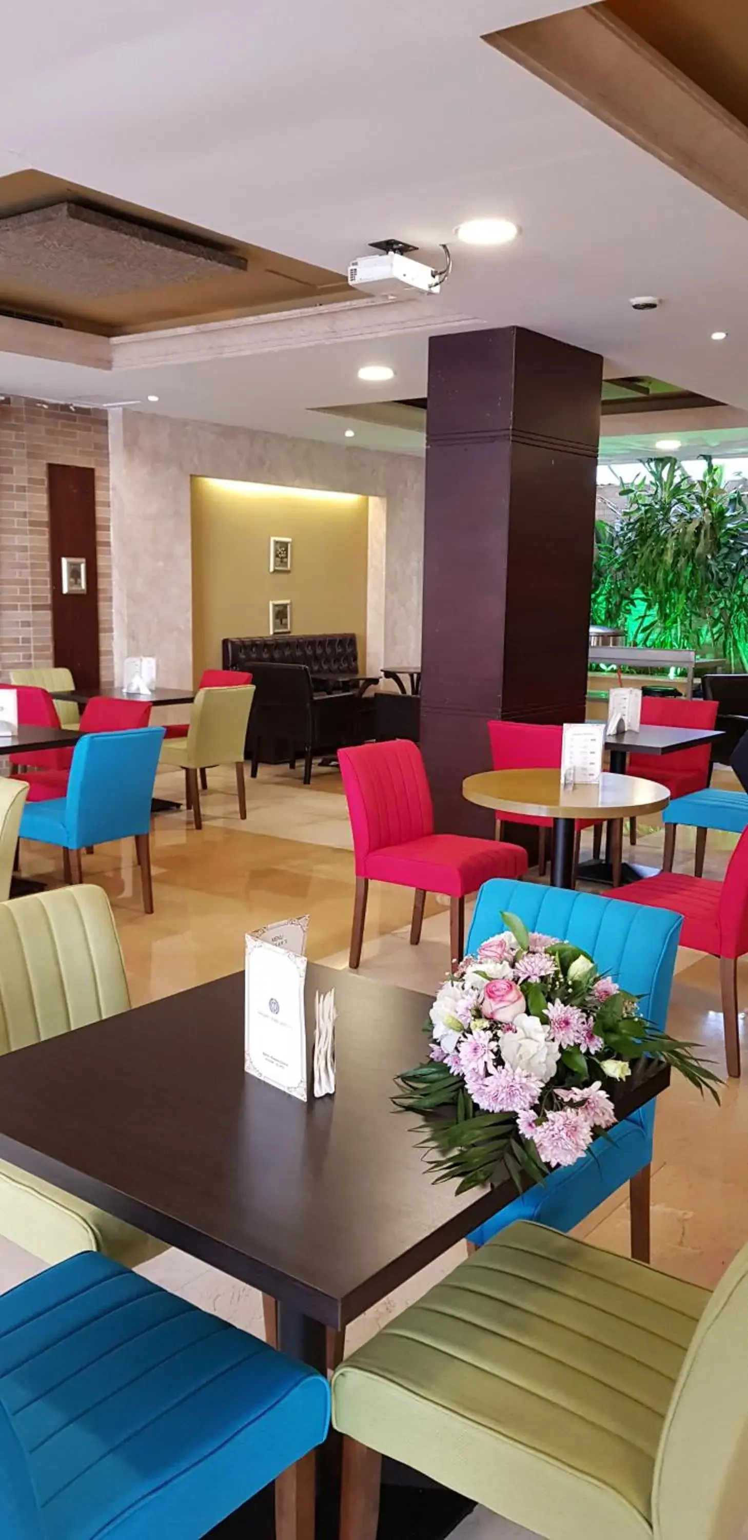 Restaurant/places to eat in Caesar's Park Hotel Restaurant/places to eat in Caesar's Park Hotel