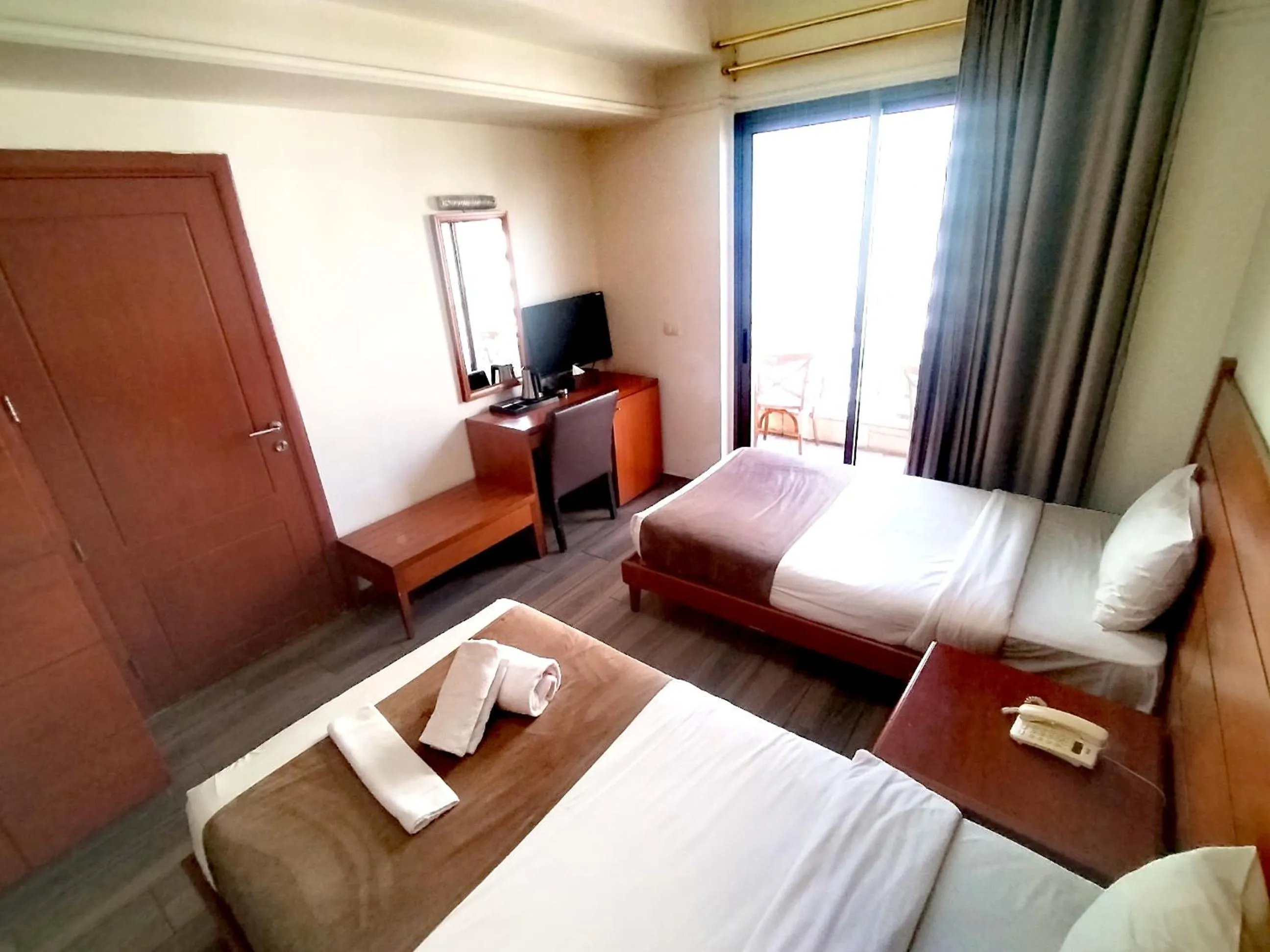 Bedroom, Bed in Caesar's Park Hotel