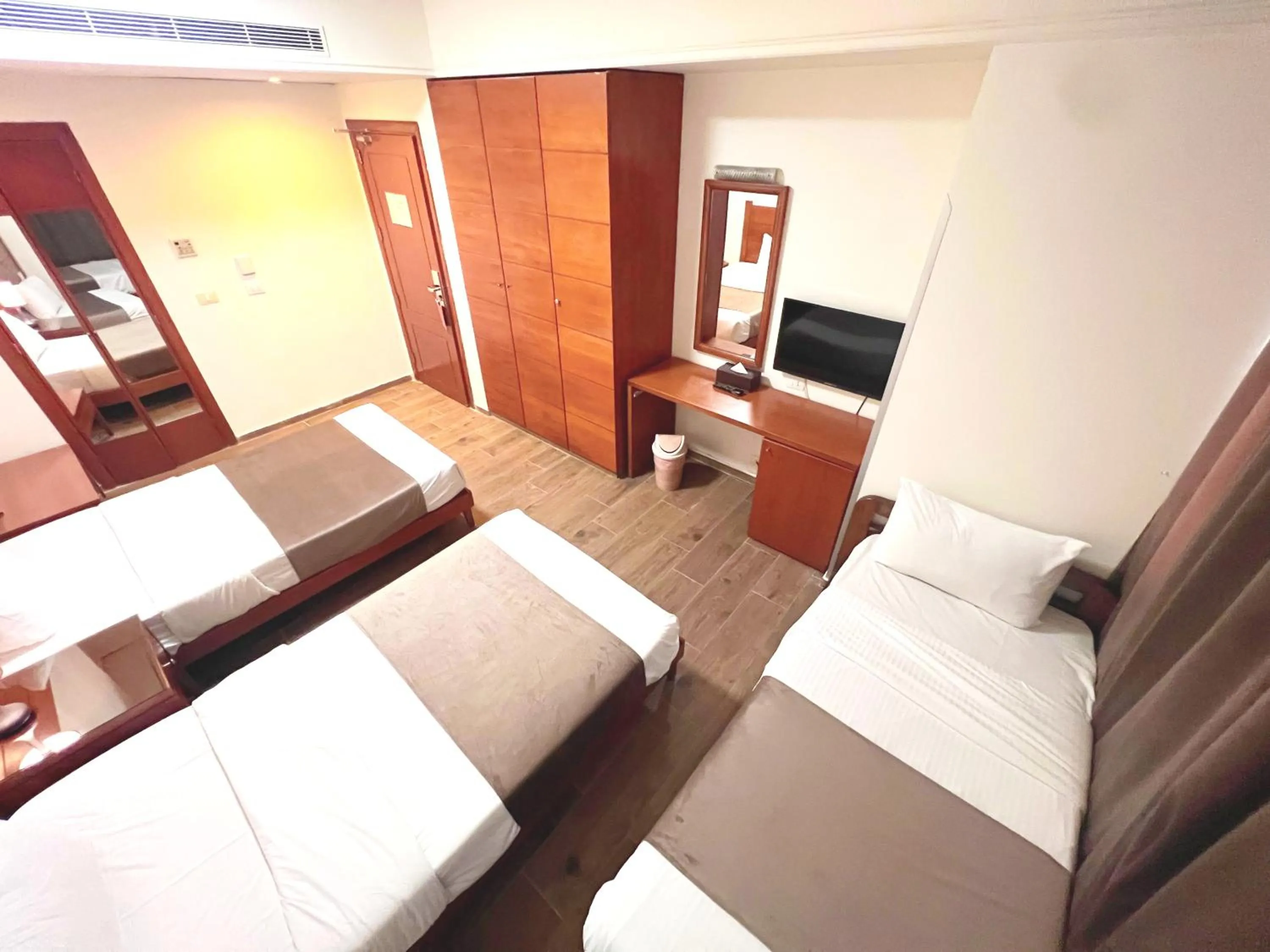 Bedroom, Bed in Caesar's Park Hotel