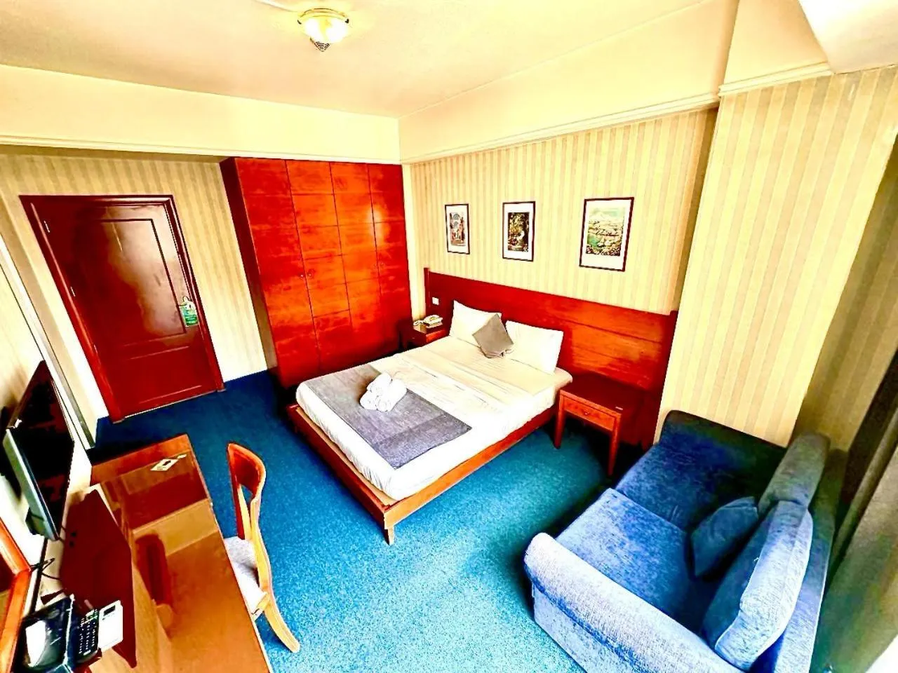 Bedroom, Bed in Caesar's Park Hotel