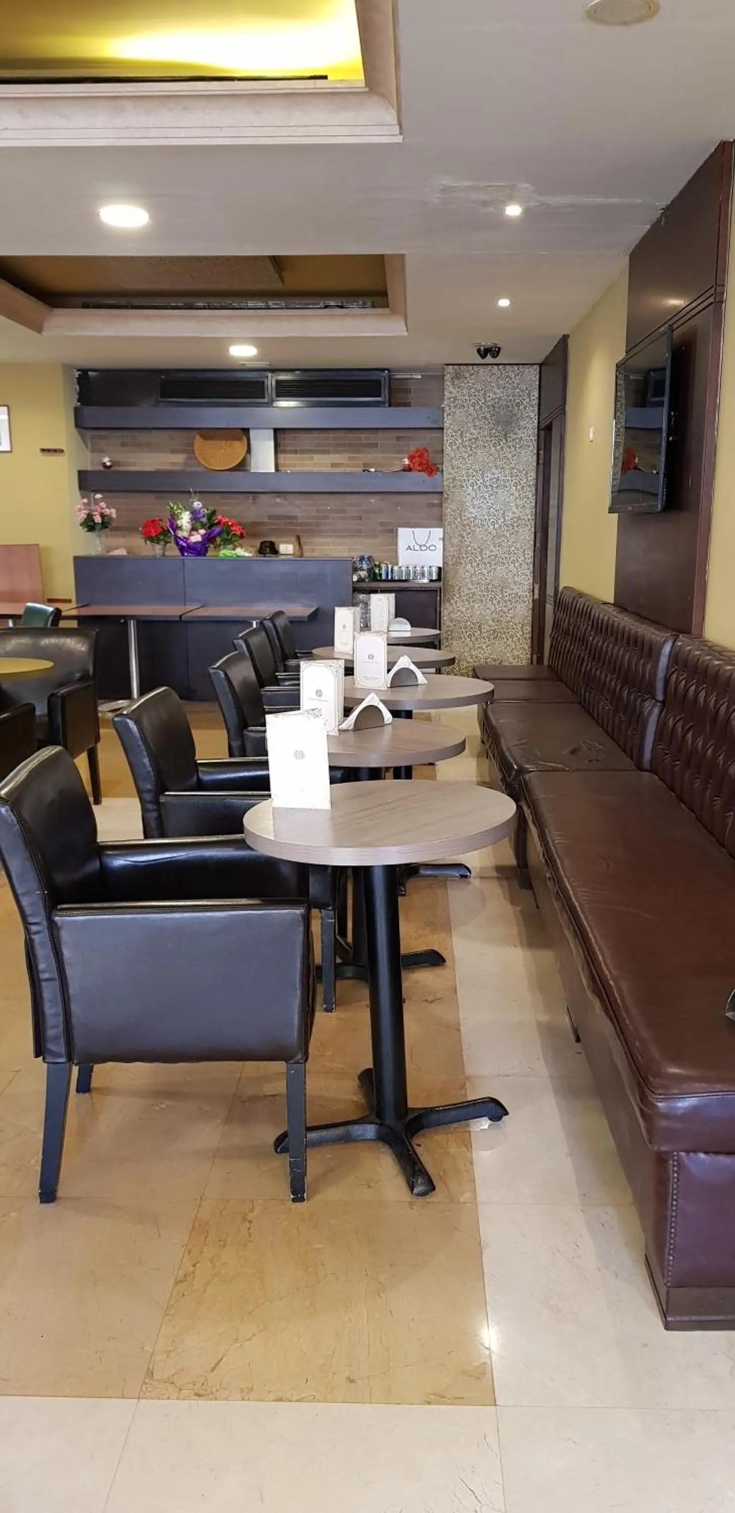 Restaurant/places to eat in Caesar's Park Hotel