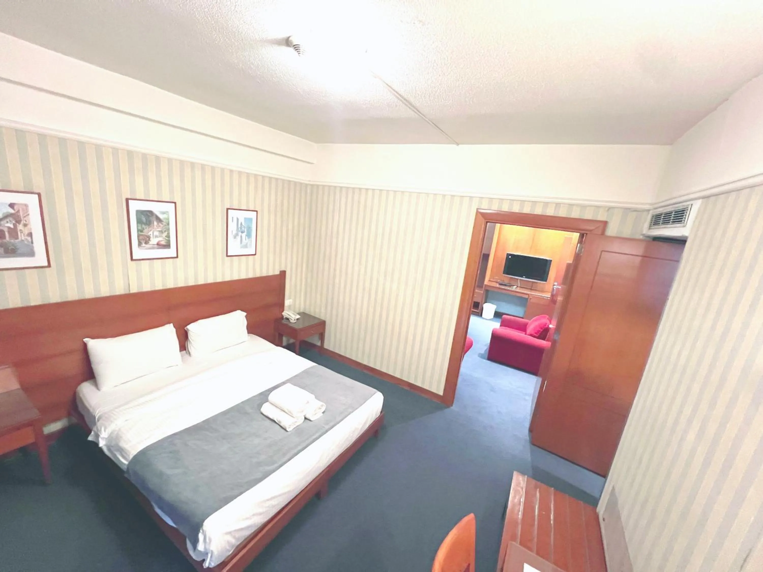 Bedroom, Bed in Caesar's Park Hotel