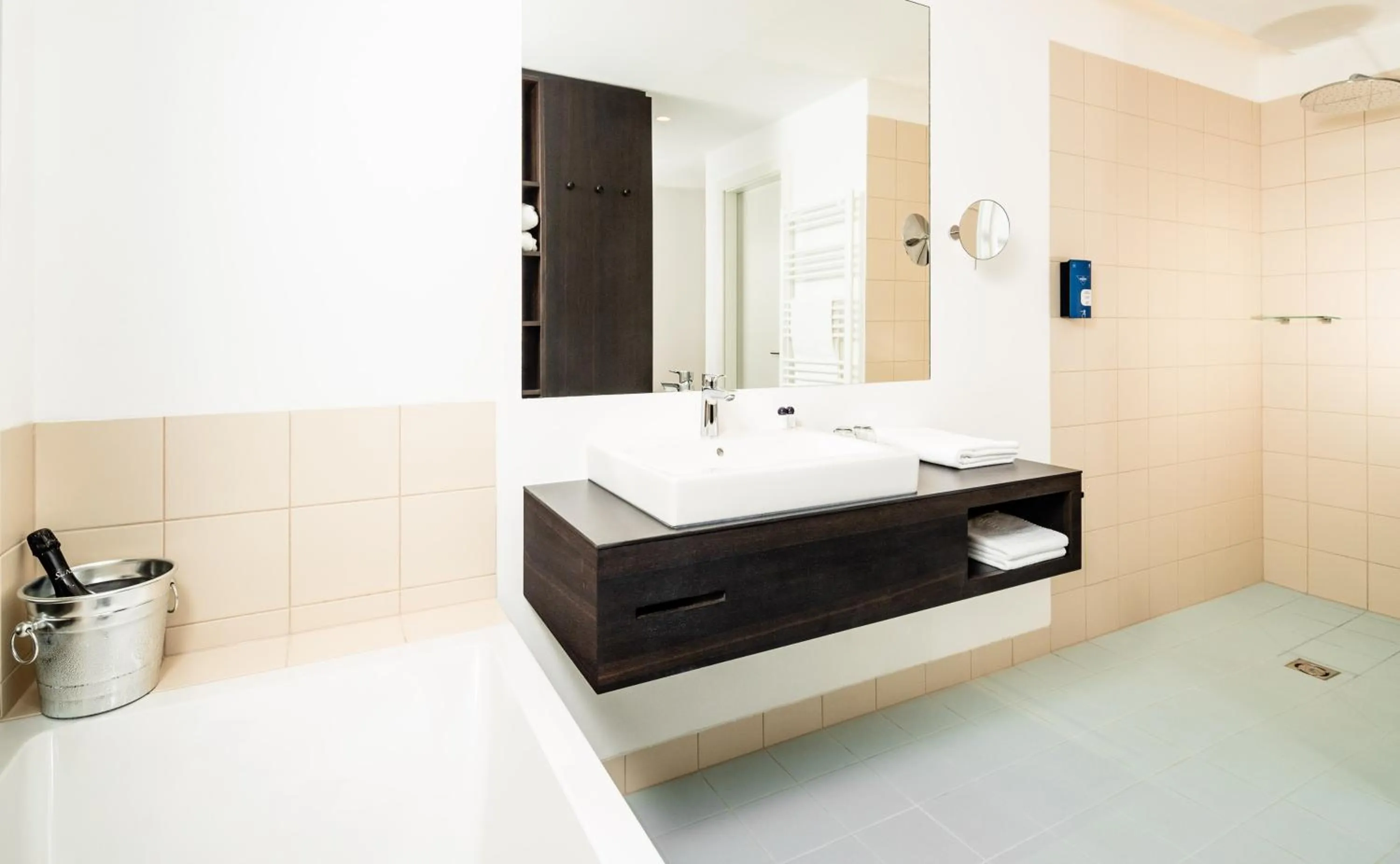 Shower in Hotel Thalhof am See