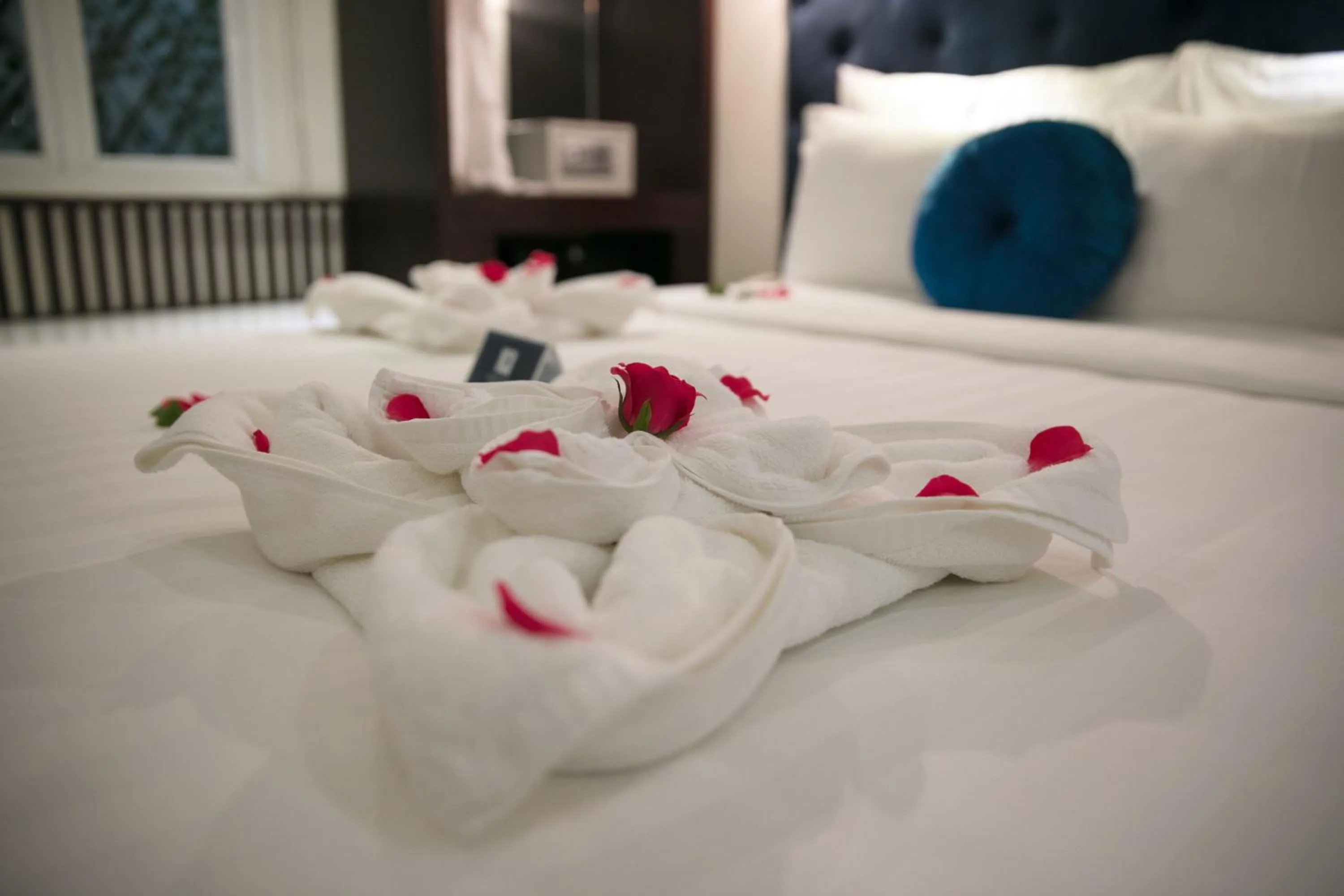 TV and multimedia, Bed in Serene Boutique Hotel & Spa