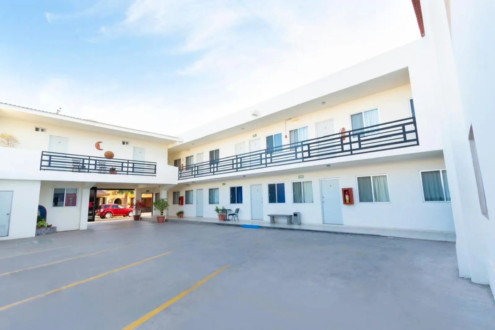 Property building in Hotel Nápoles