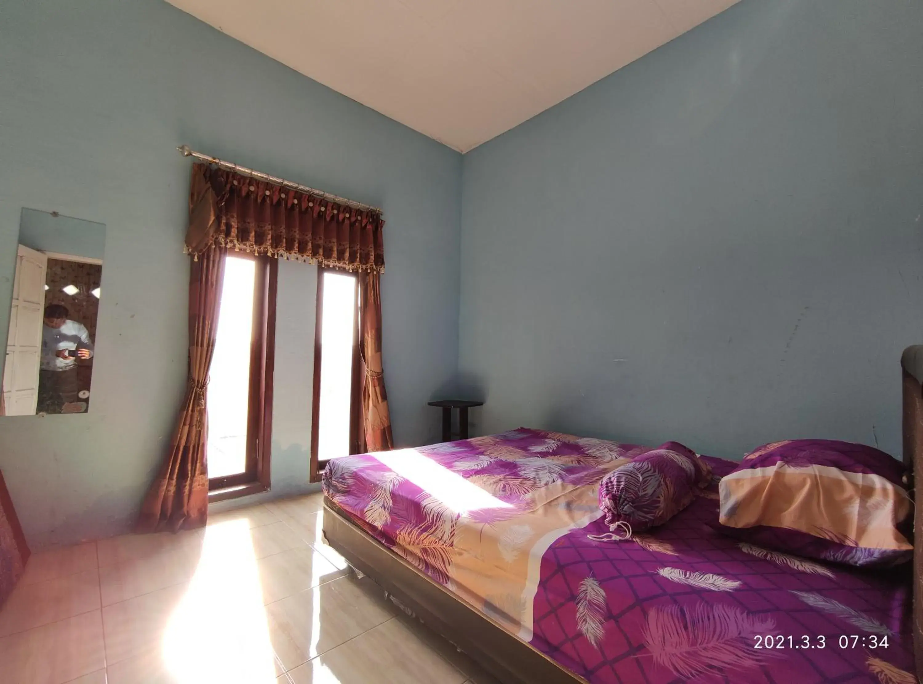 Bed in Puncak Pinus and Pool Bed in Puncak Pinus and Pool