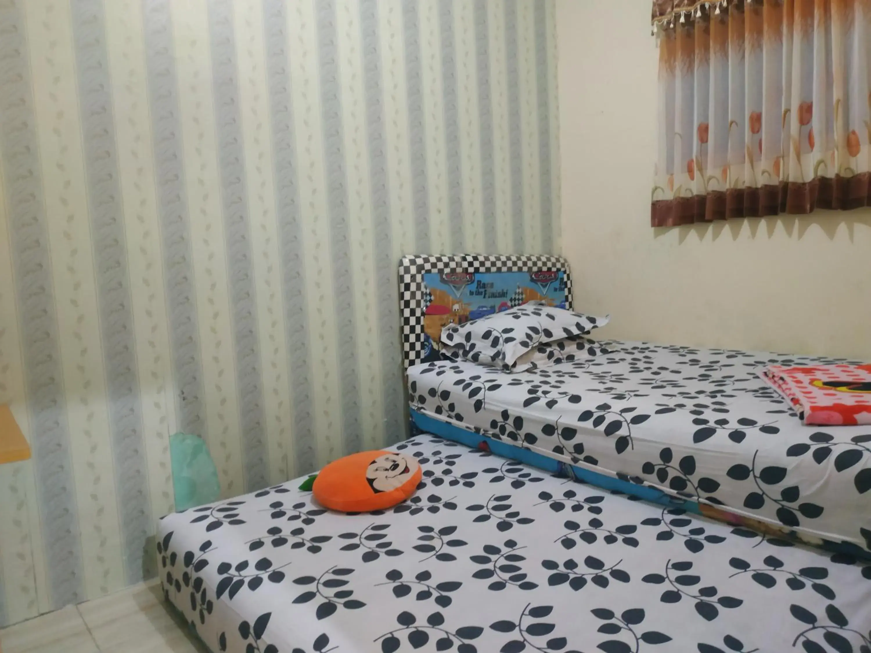 Bed in Puncak Pinus and Pool Bed in Puncak Pinus and Pool