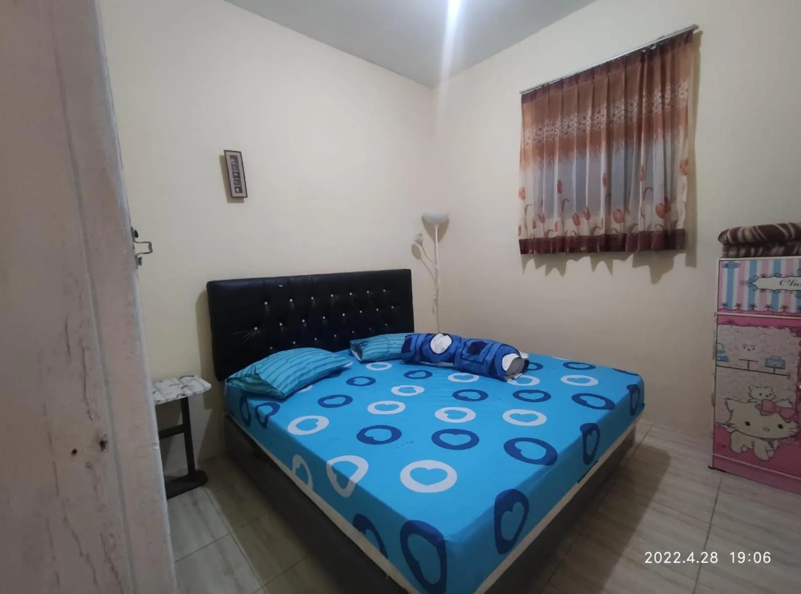 Bed in Puncak Pinus and Pool