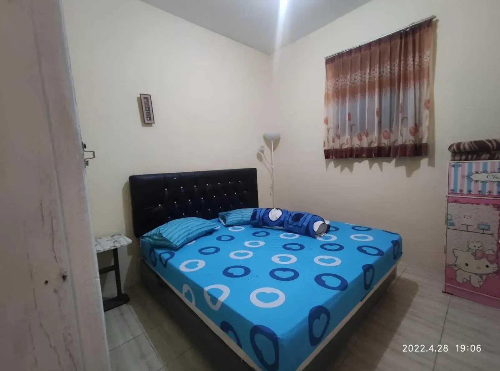 Bed in Puncak Pinus and Pool Bed in Puncak Pinus and Pool
