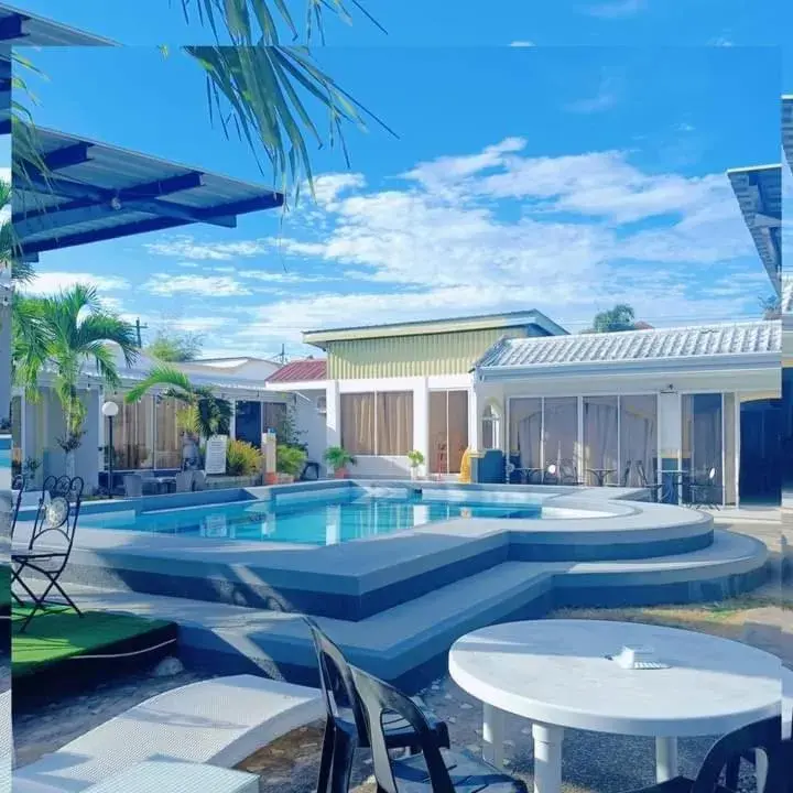 Swimming pool in Villa Del Pueblo Inn Swimming pool in Villa Del Pueblo Inn