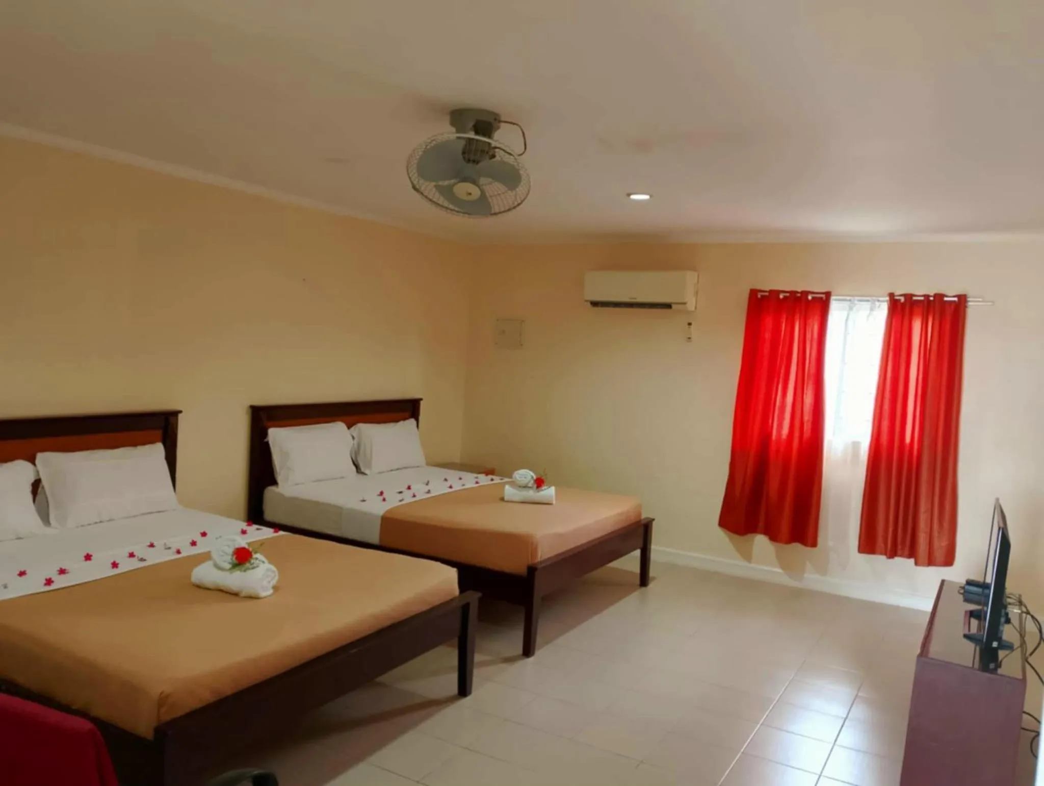 Bed in Villa Del Pueblo Inn