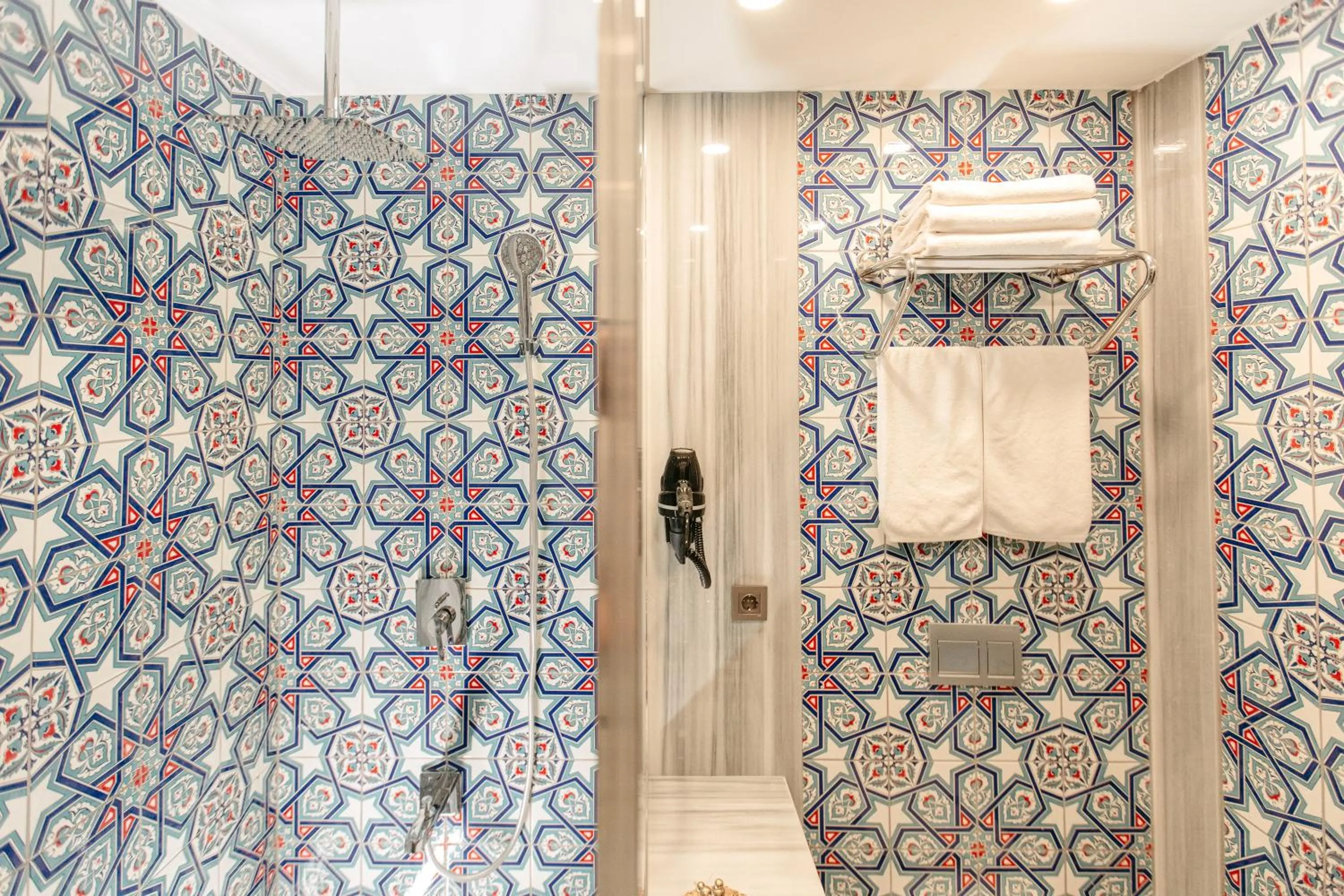 Bathroom in Maridin Hotel