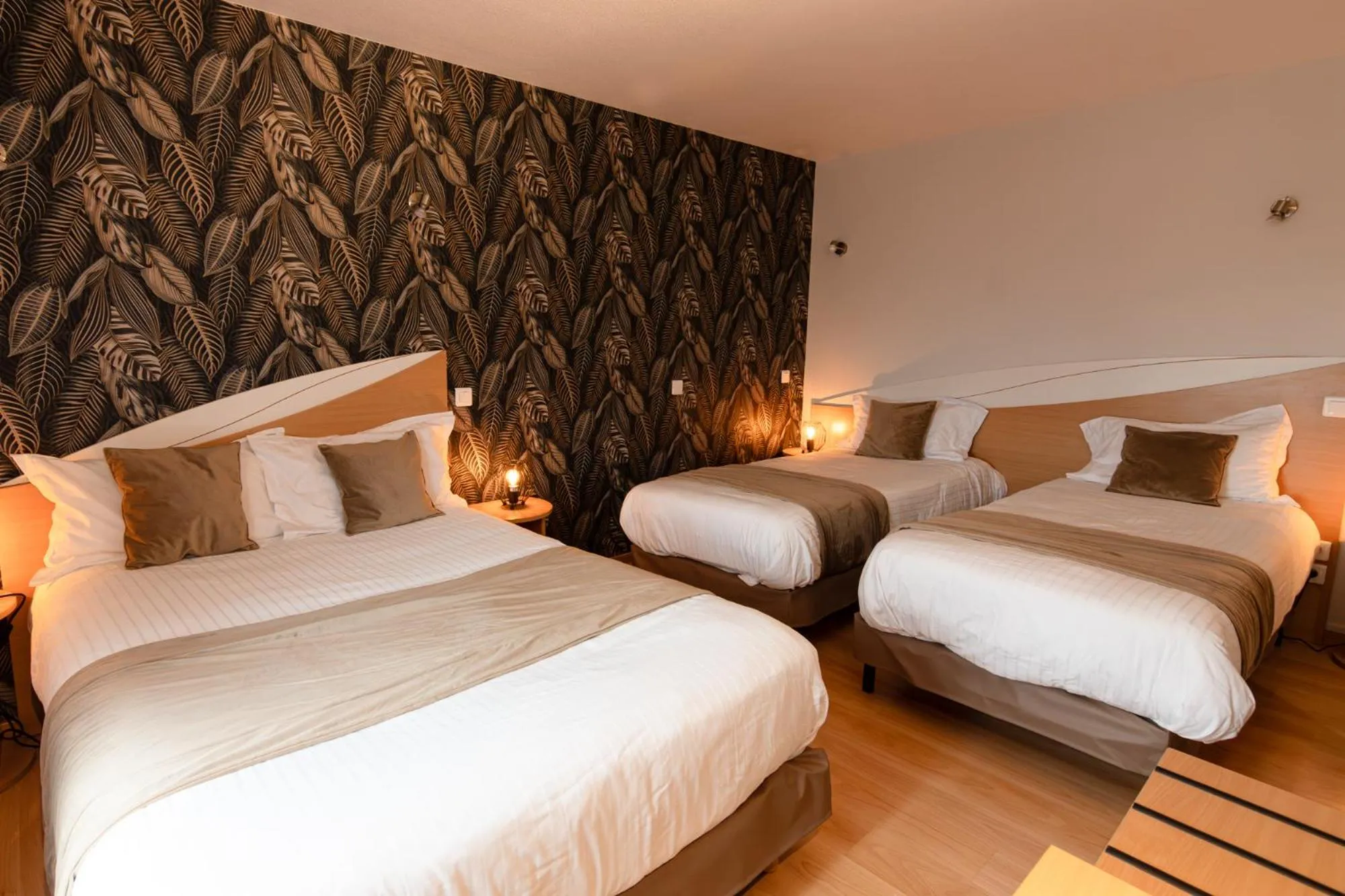 Bed in Logis Hôtel Centrotel et Spa Bulles d'Allier