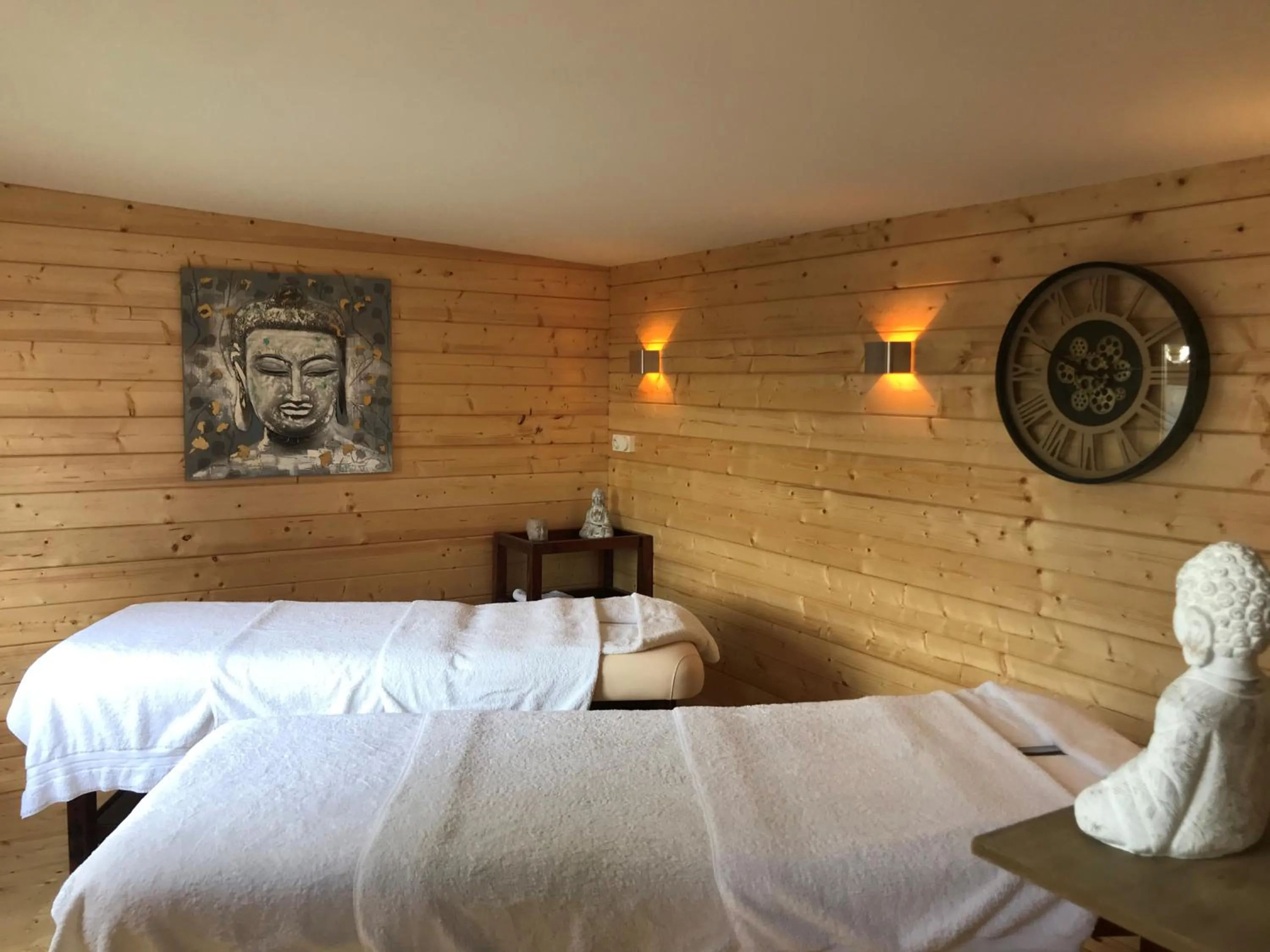 Spa and wellness centre/facilities, Bed in Logis Hôtel Centrotel et Spa Bulles d'Allier