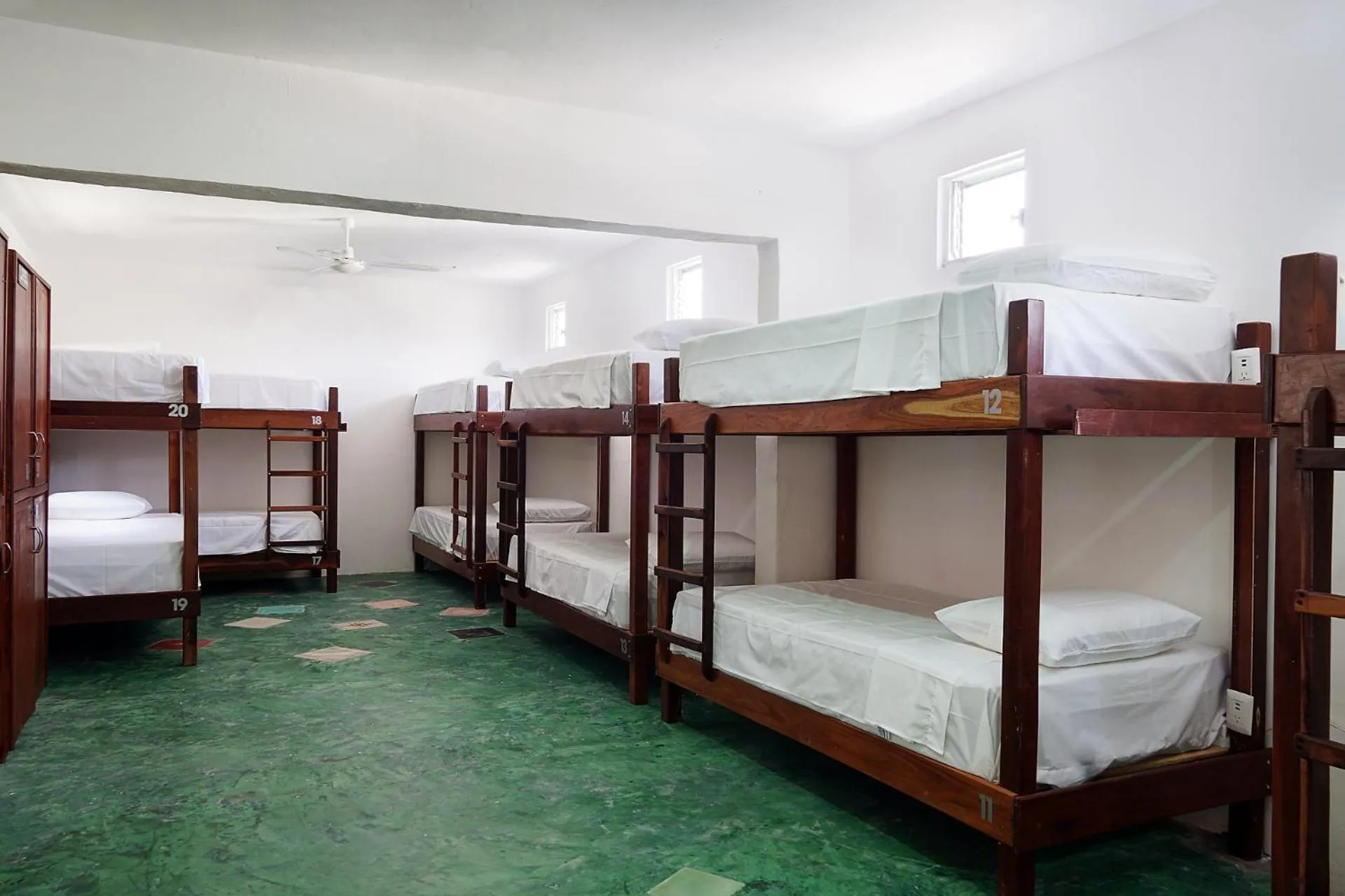 Shower, Bed in Red Panda Hostal