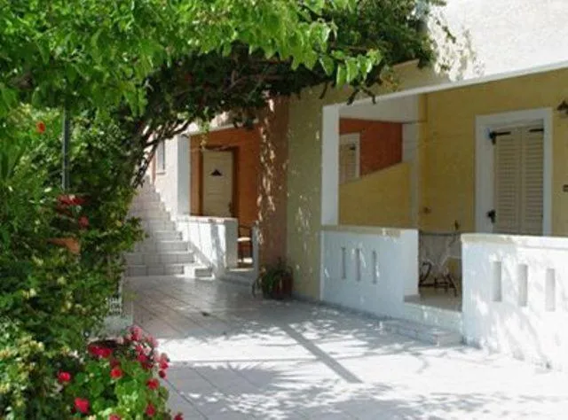 Dimitris Apartments