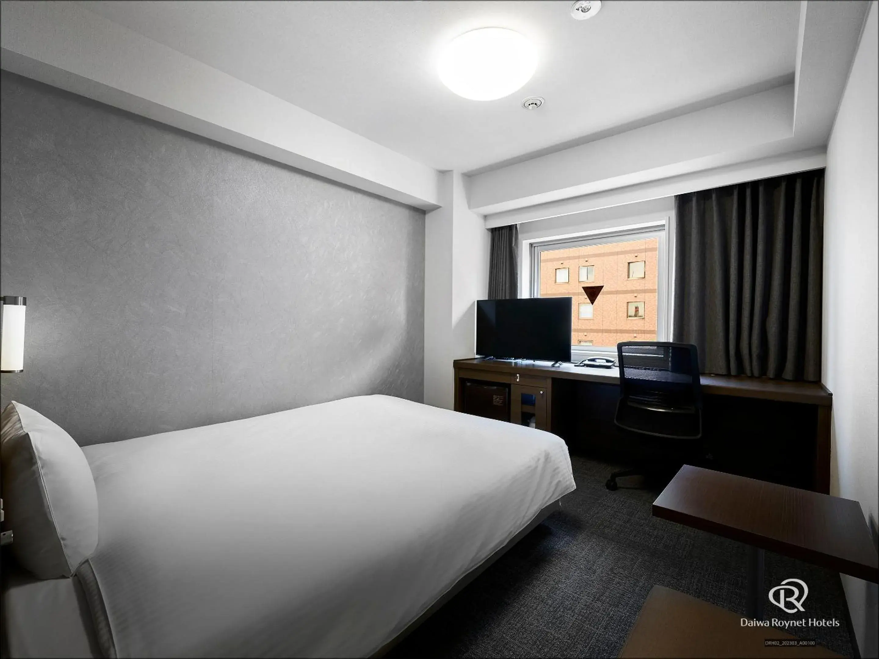 Photo of the whole room, Bed in Daiwa Roynet Hotel Yokohama Kannai Photo of the whole room, Bed in Daiwa Roynet Hotel Yokohama Kannai