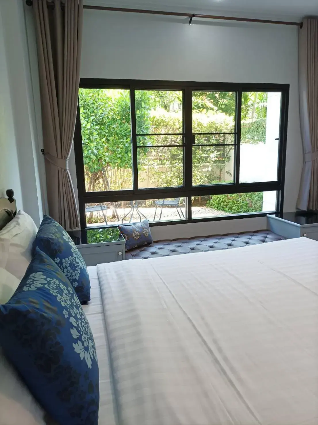 Bed in Triple Trees Residence former Double Tree Residence Bed in Triple Trees Residence former Double Tree Residence