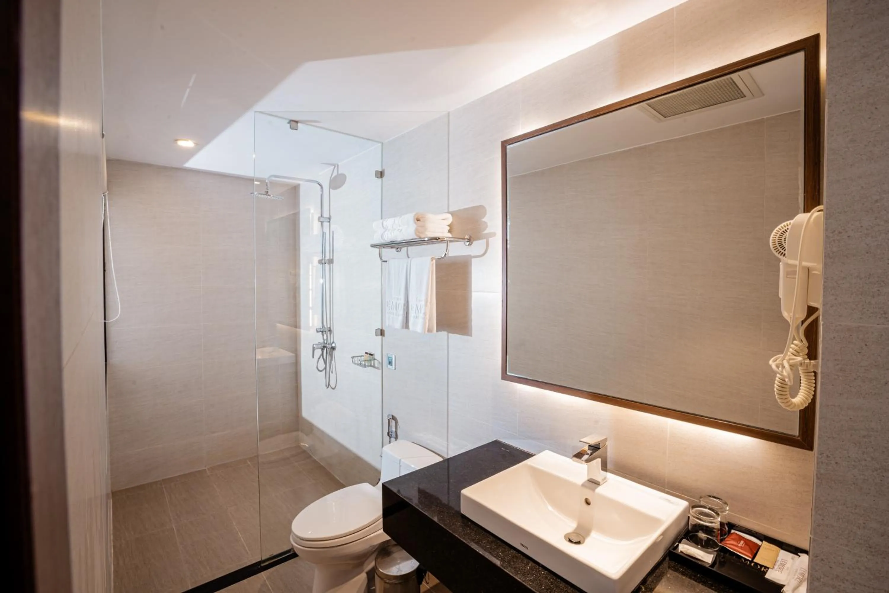 Bathroom in LeMore Hotel Nha Trang