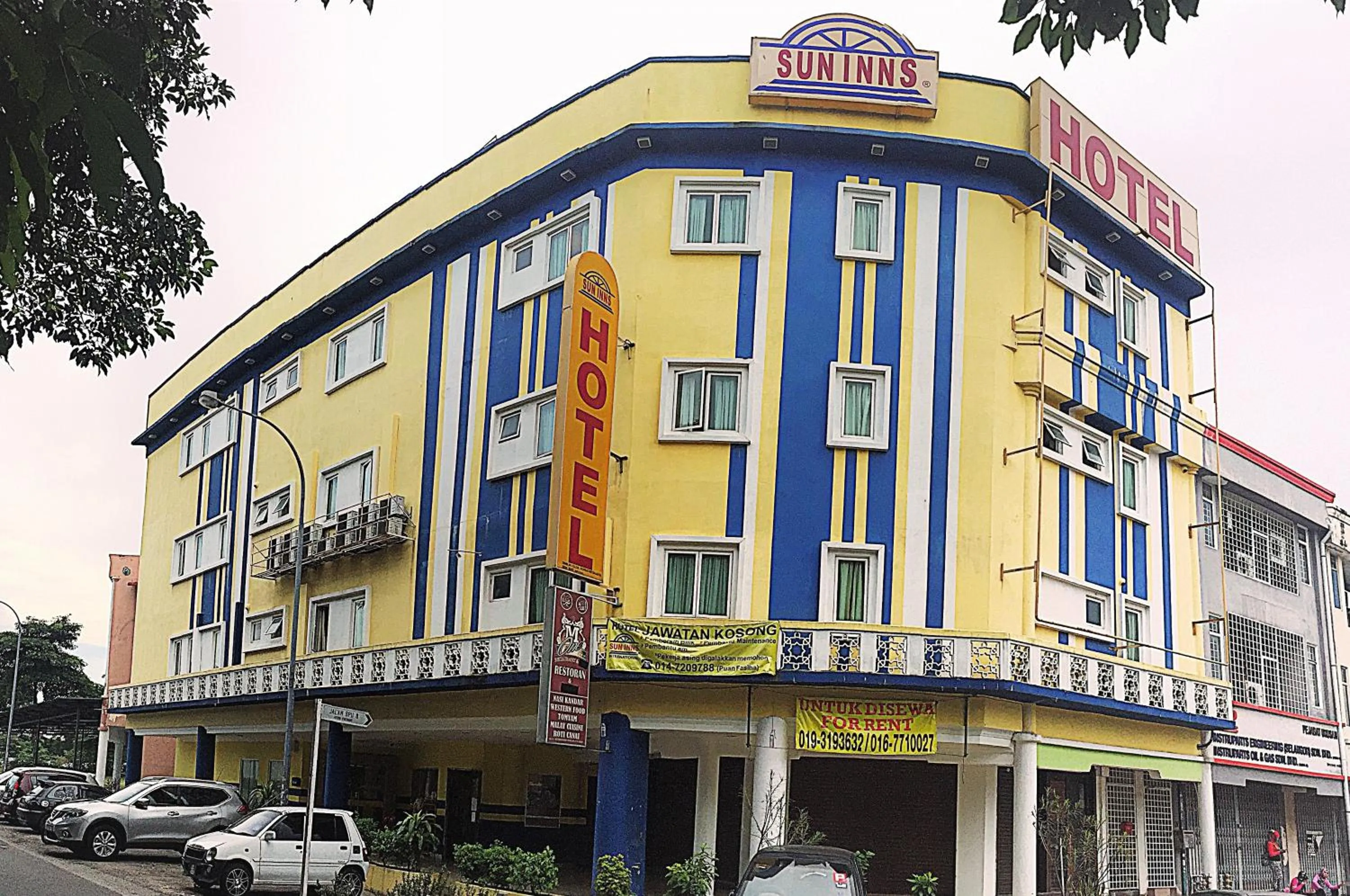 Facade/entrance in Sun Inns Hotel Bandar Puchong Utama
