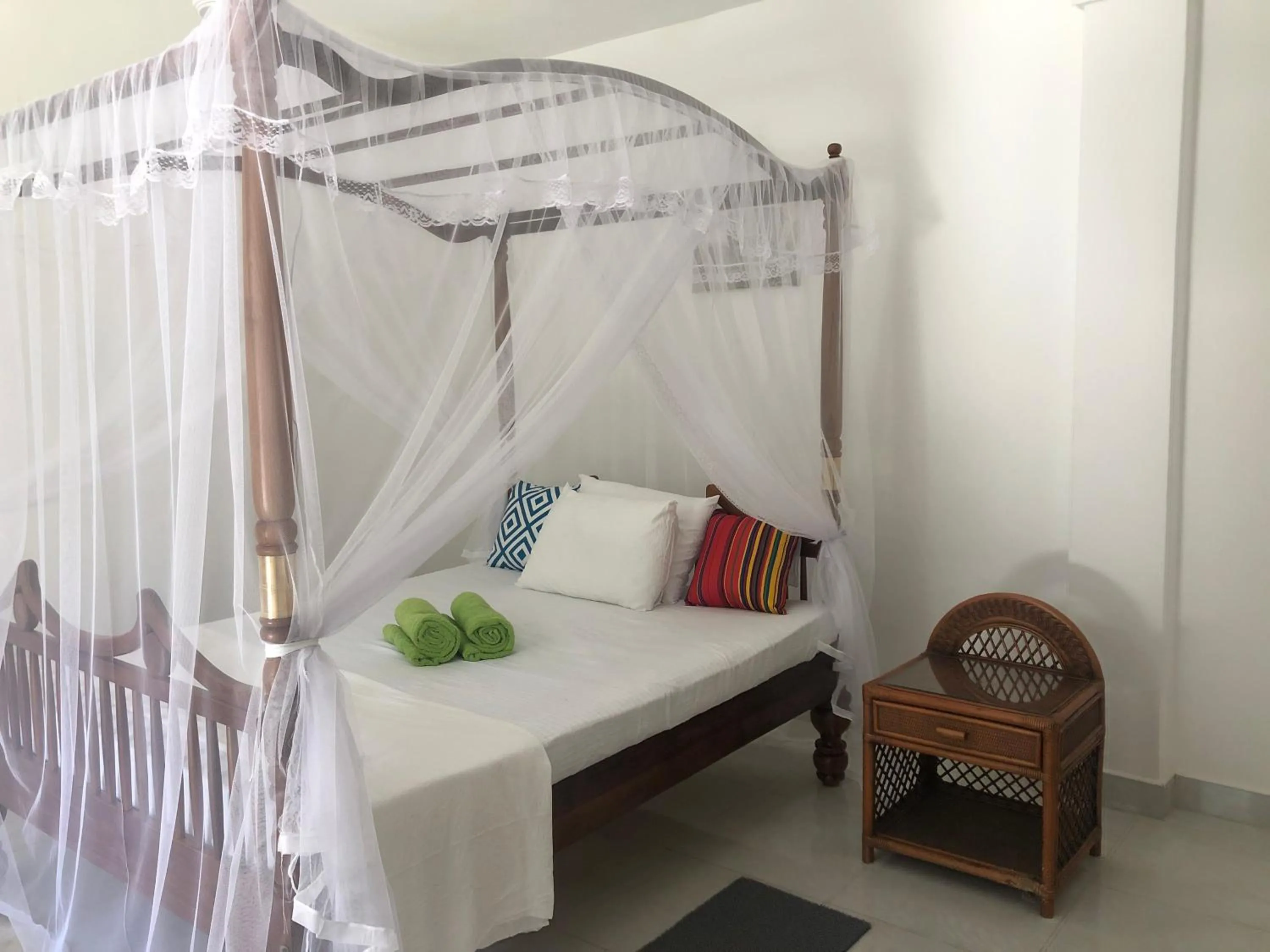 Bed in The Retreat Hotel