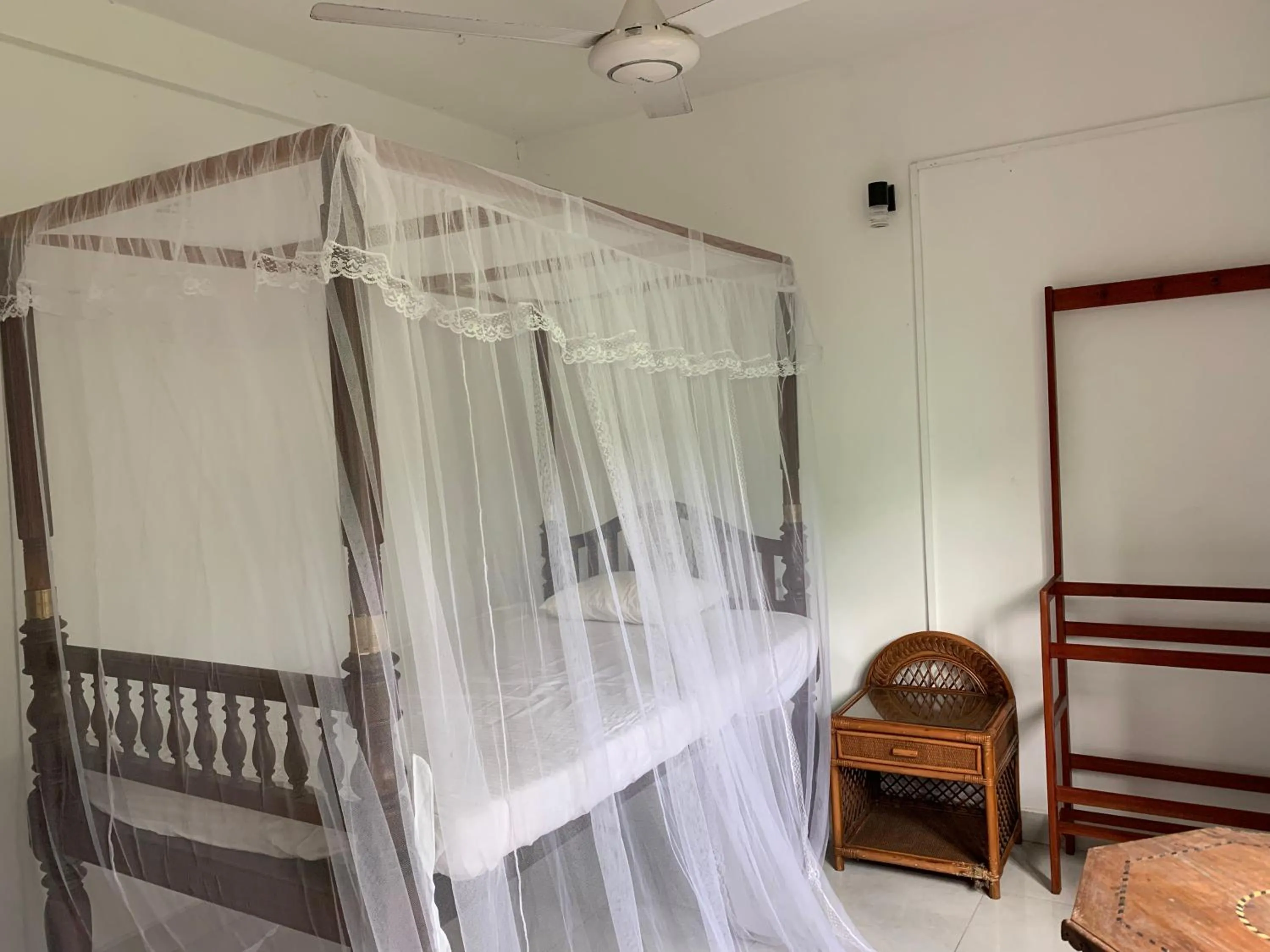 Bed in The Retreat Hotel