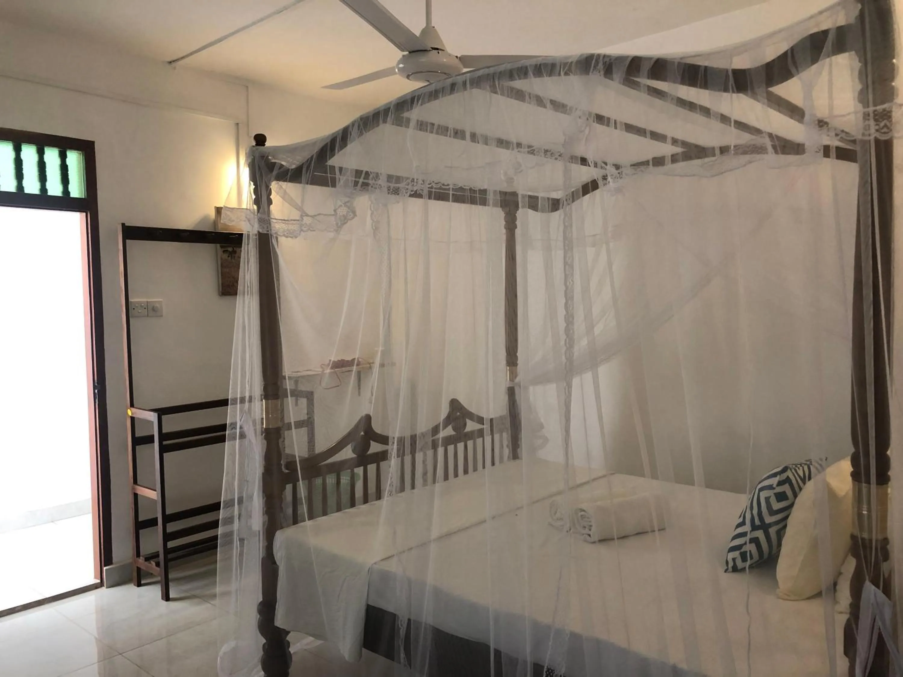 Bed in The Retreat Hotel