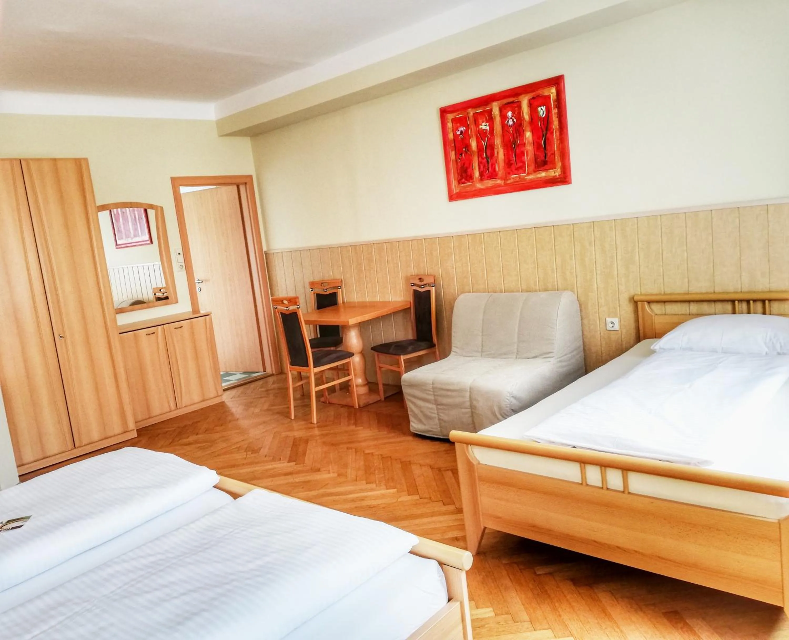 Photo of the whole room, Bed in Familie Zuser Hotel Garni