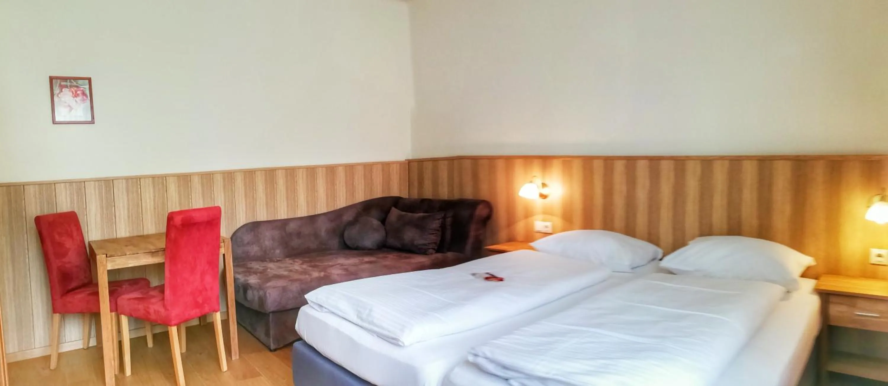 Photo of the whole room, Bed in Familie Zuser Hotel Garni