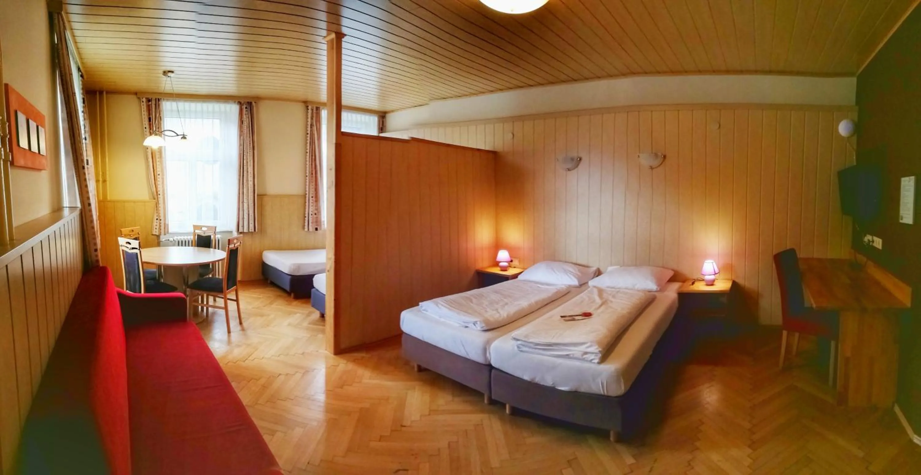 Decorative detail, Bed in Familie Zuser Hotel Garni