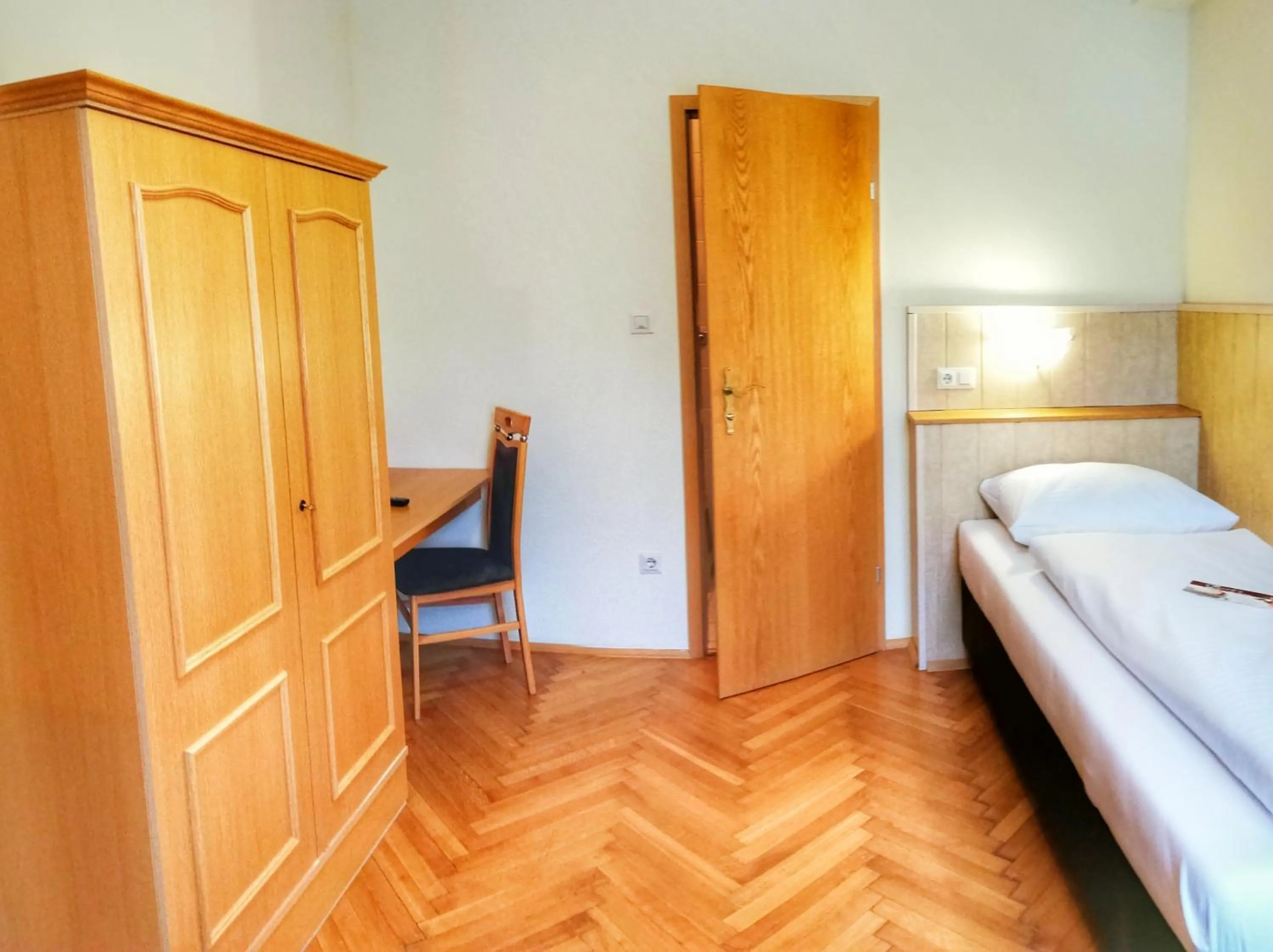 Bed in Familie Zuser Hotel Garni