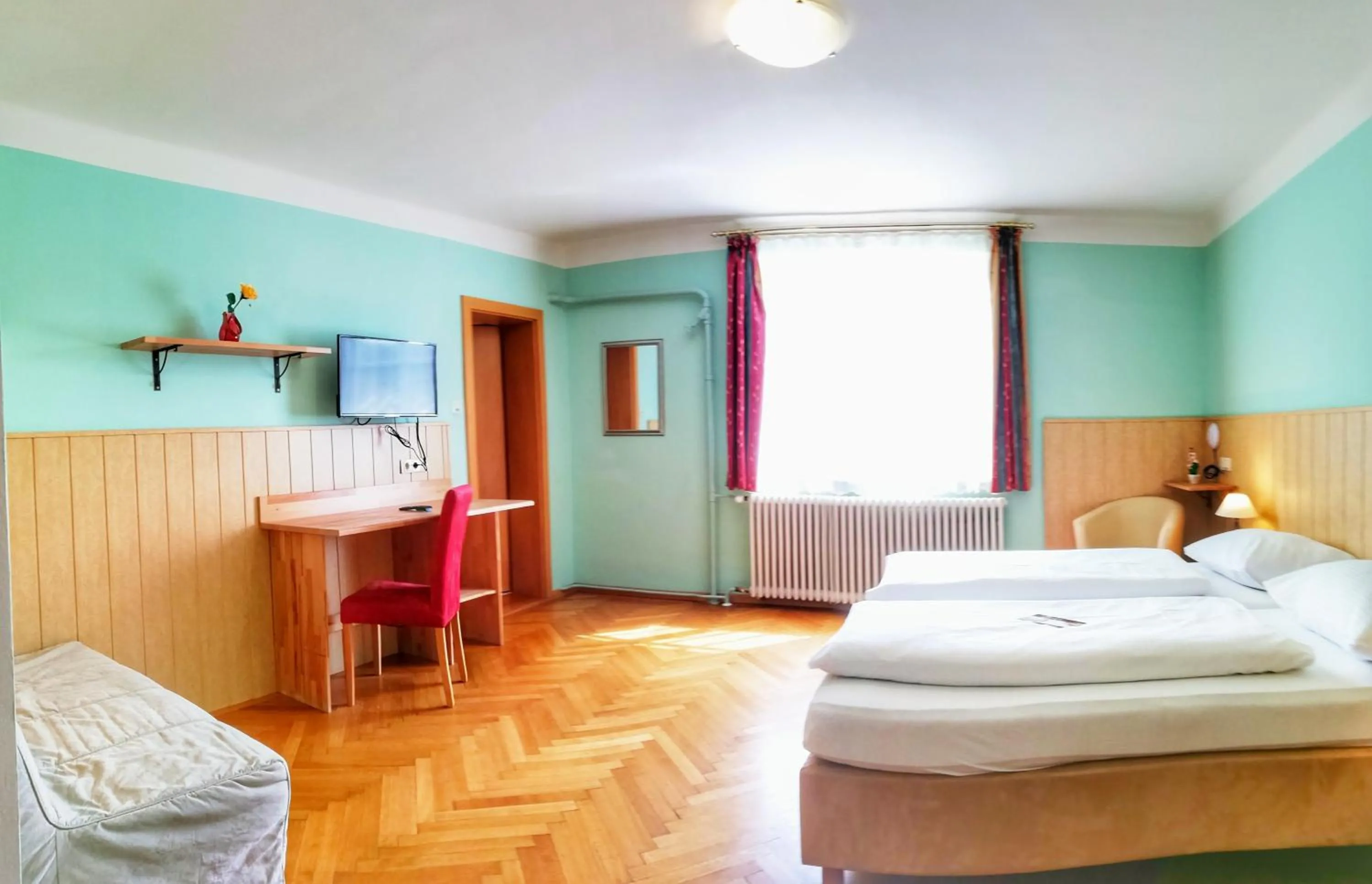 Photo of the whole room, Bed in Familie Zuser Hotel Garni