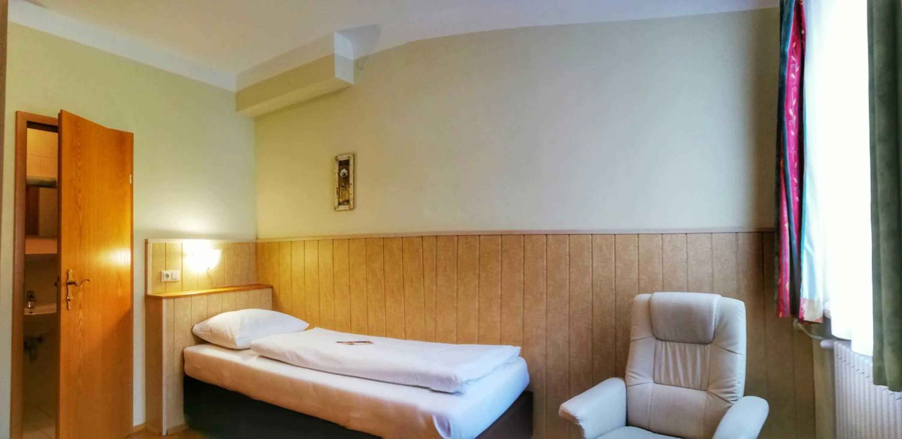 Bed in Familie Zuser Hotel Garni