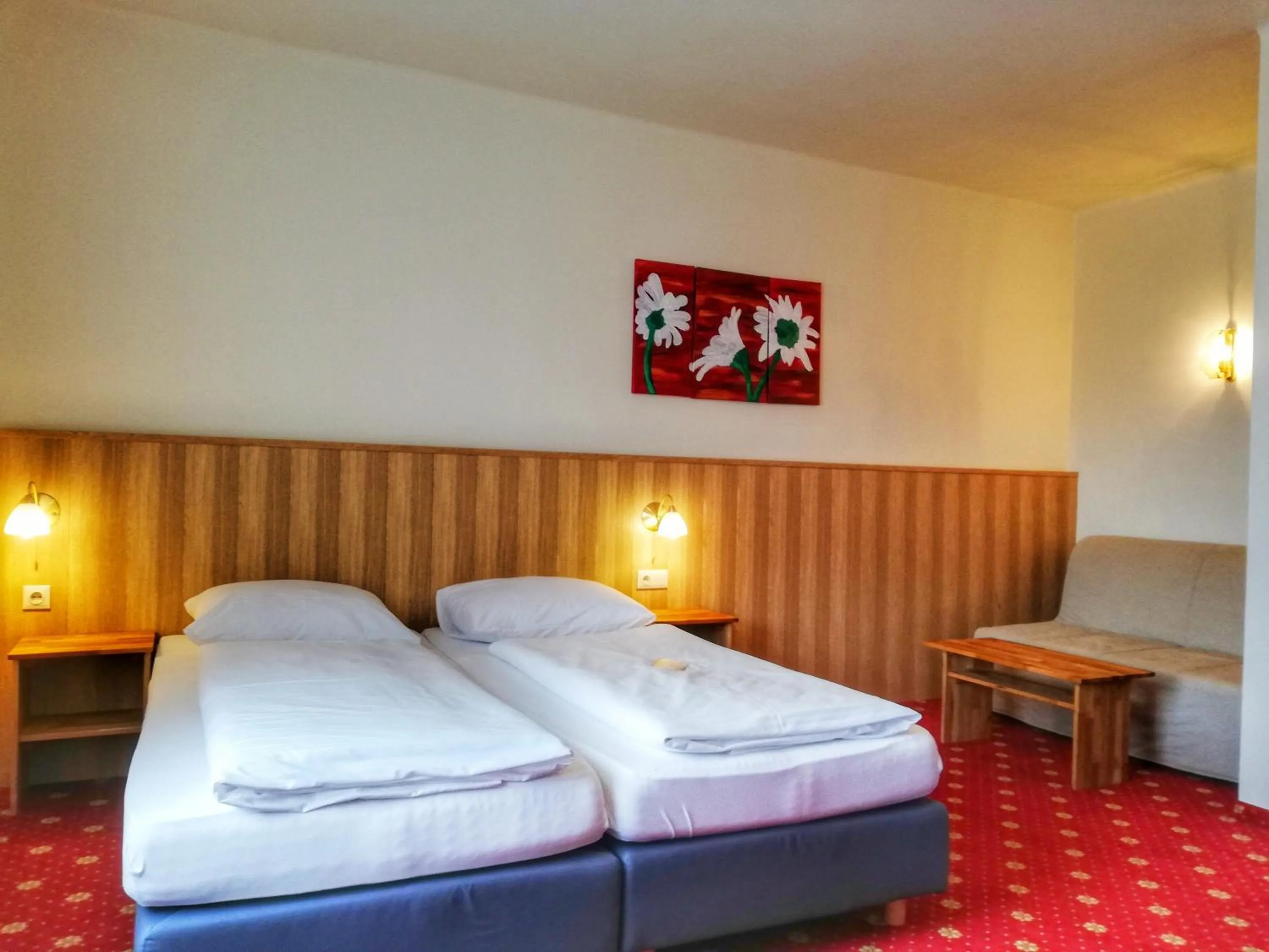 Photo of the whole room, Bed in Familie Zuser Hotel Garni