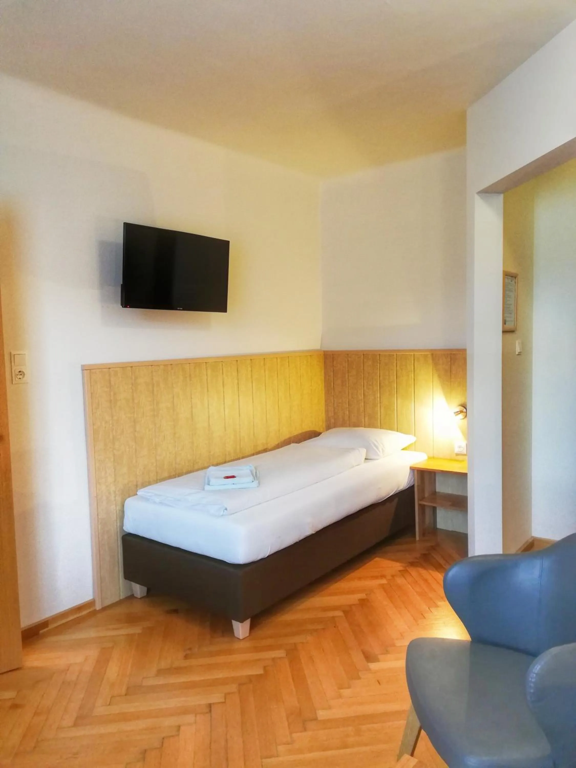 Photo of the whole room, Bed in Familie Zuser Hotel Garni