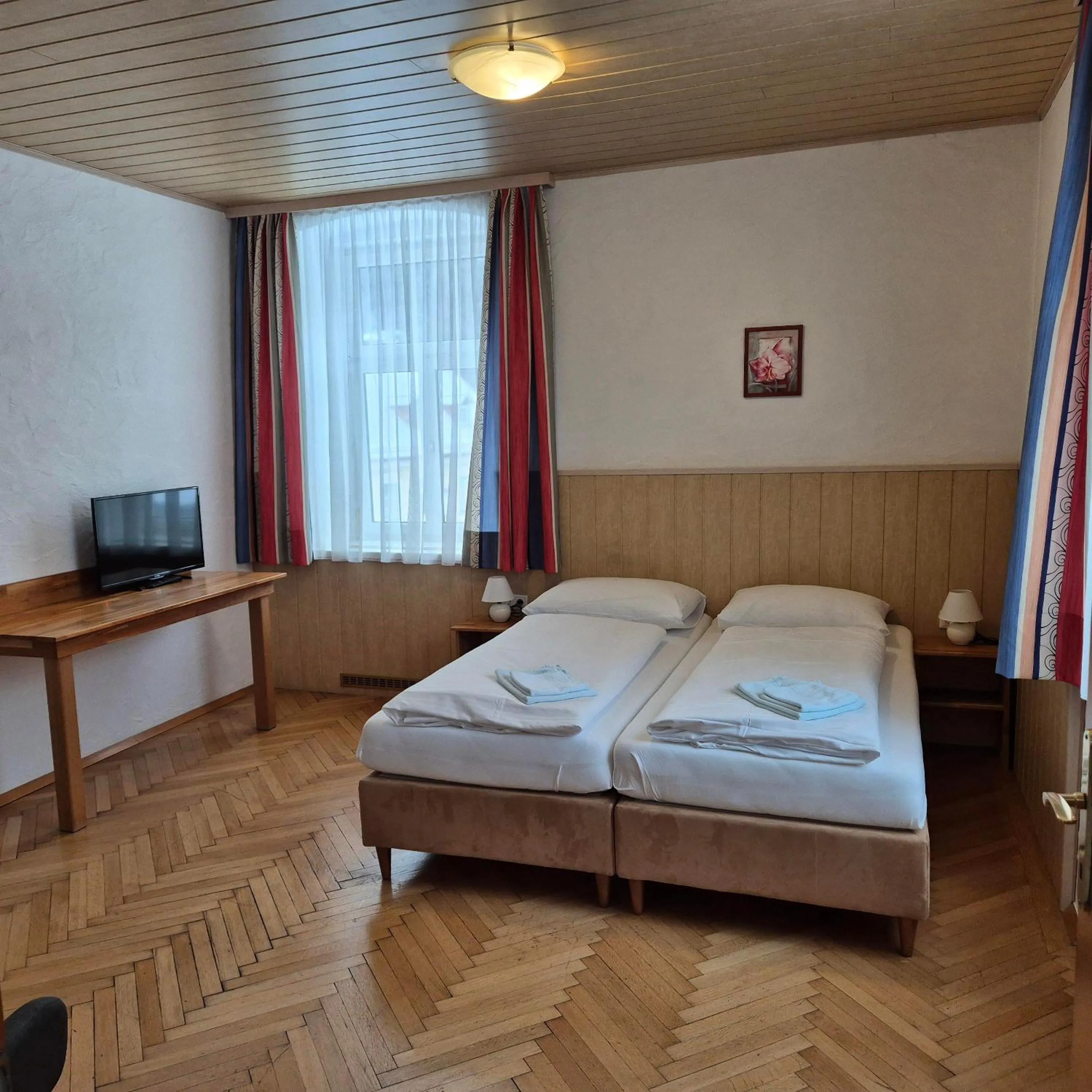 Bedroom, Bed in Familie Zuser Hotel Garni
