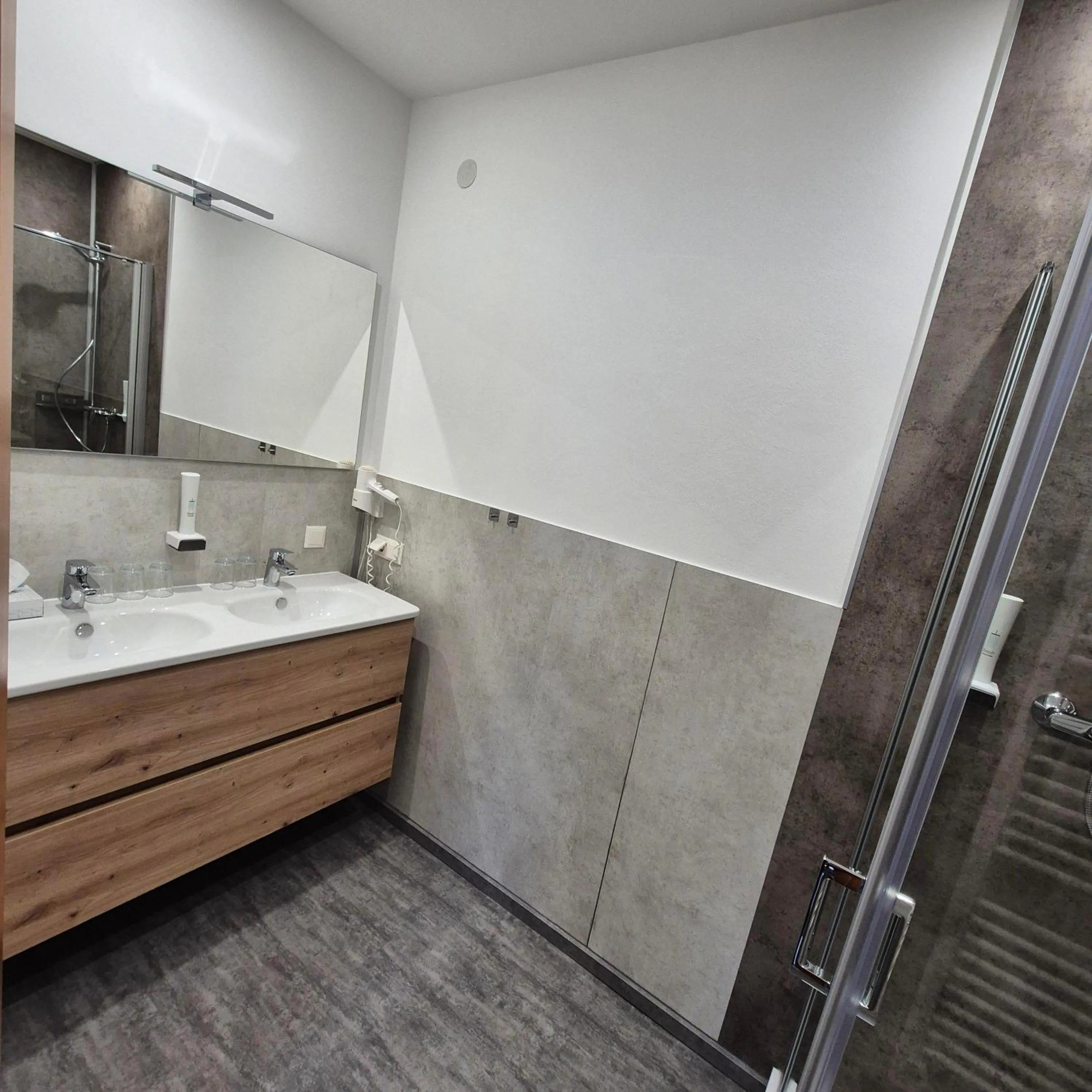Bathroom in Familie Zuser Hotel Garni