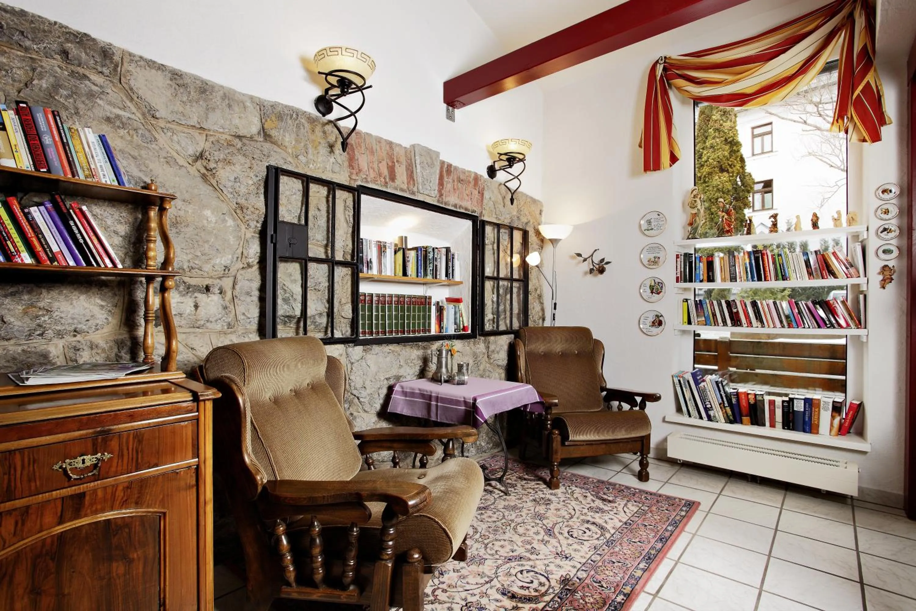 Library in Familie Zuser Hotel Garni