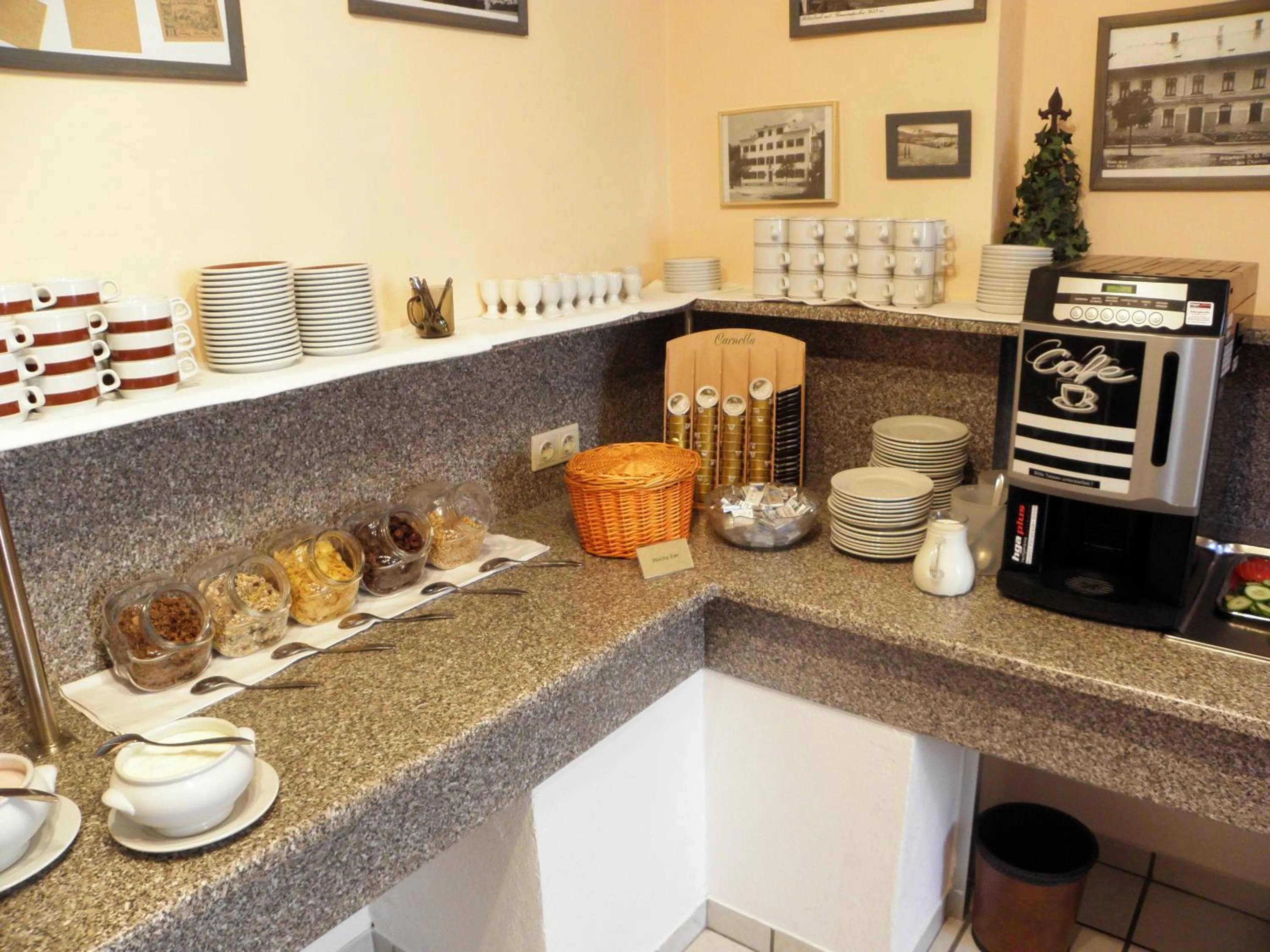Buffet breakfast in Familie Zuser Hotel Garni
