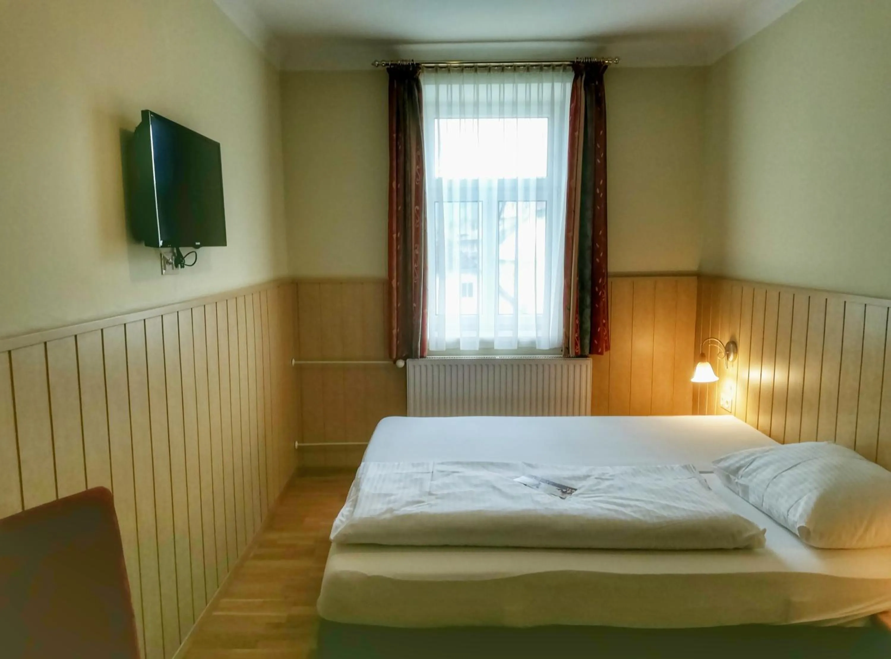 Bed in Familie Zuser Hotel Garni