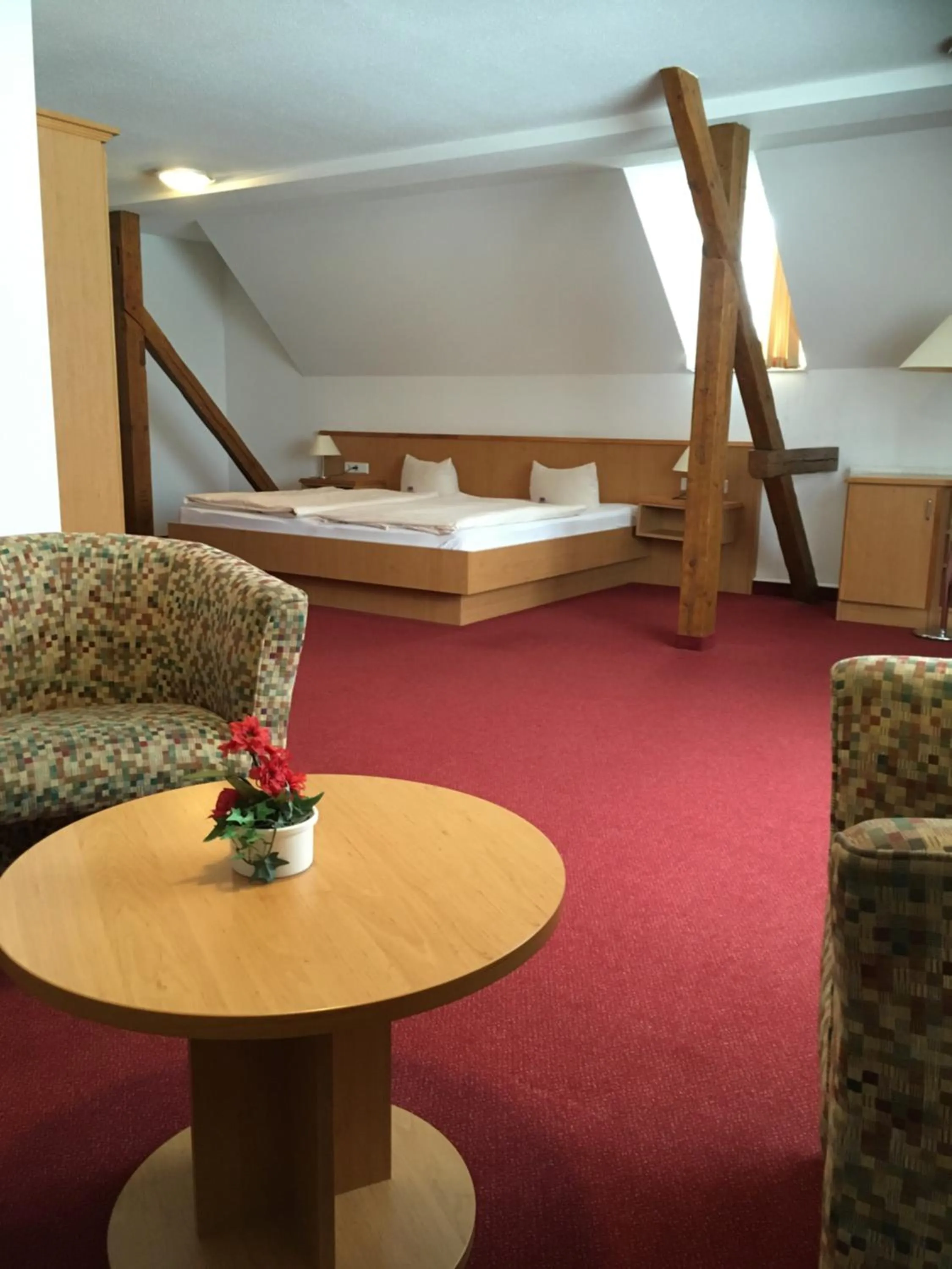 Living room, Bed in Hainberg Hotel Garni