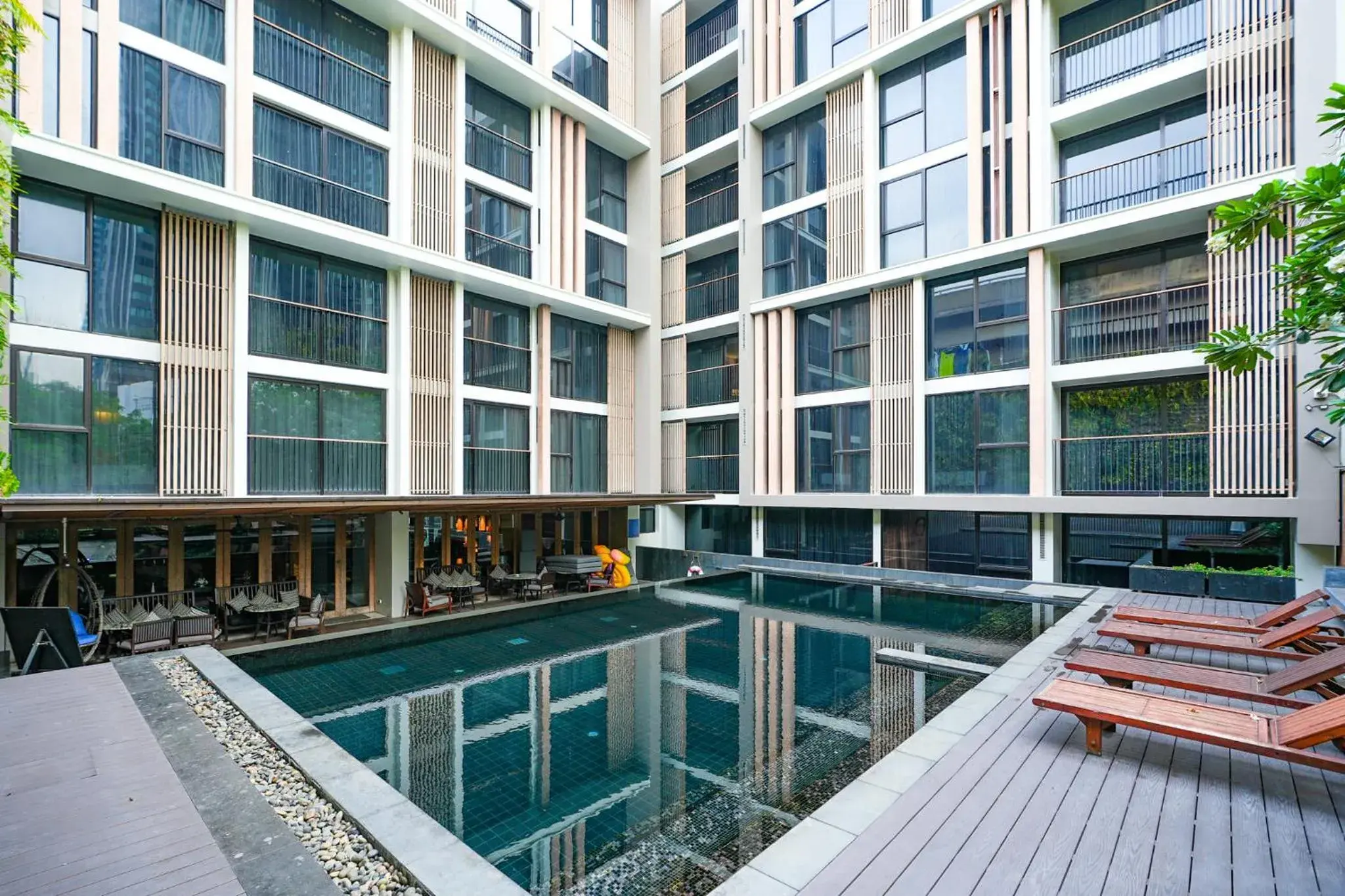 Swimming pool in Arcadia Suites Bangkok Swimming pool in Arcadia Suites Bangkok